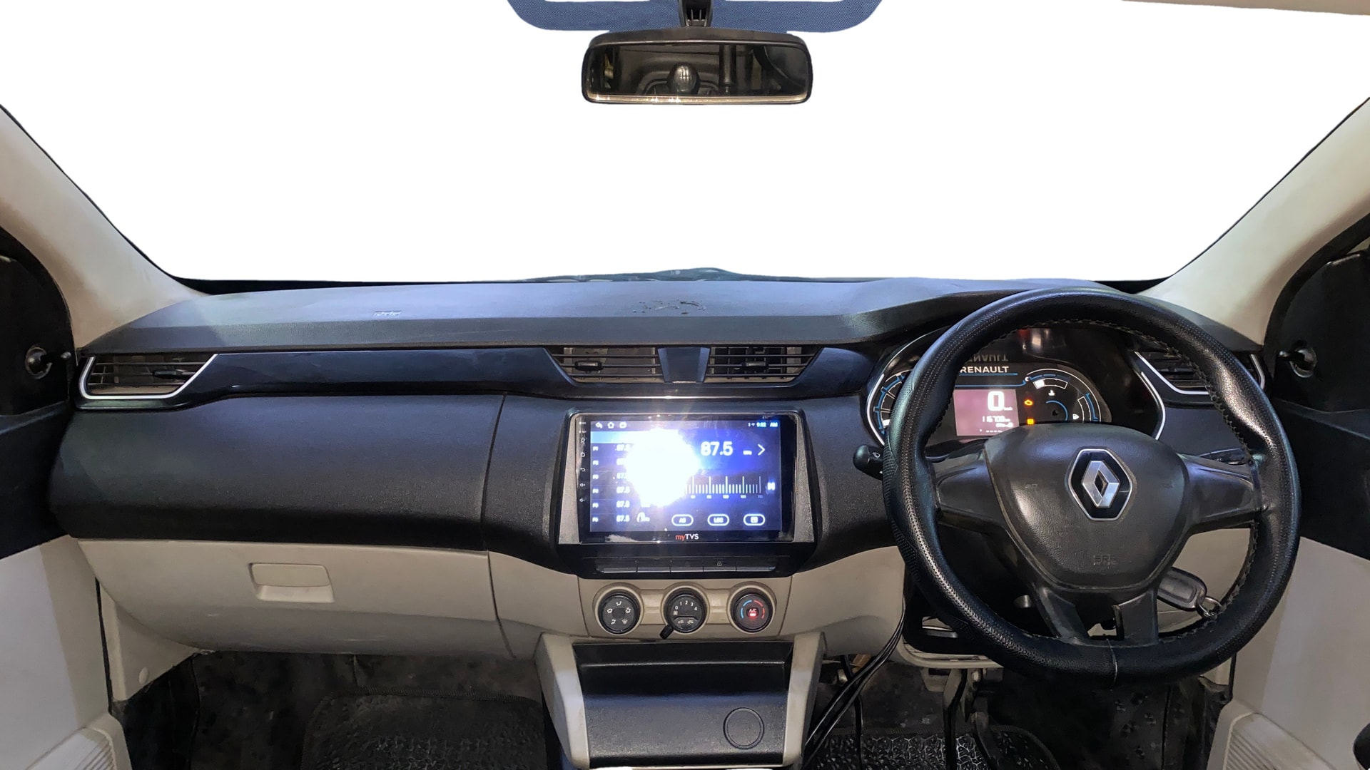 View 2021 Renault Triber RXE Image 32 Used 2021 Renault Triber RXE Image 32