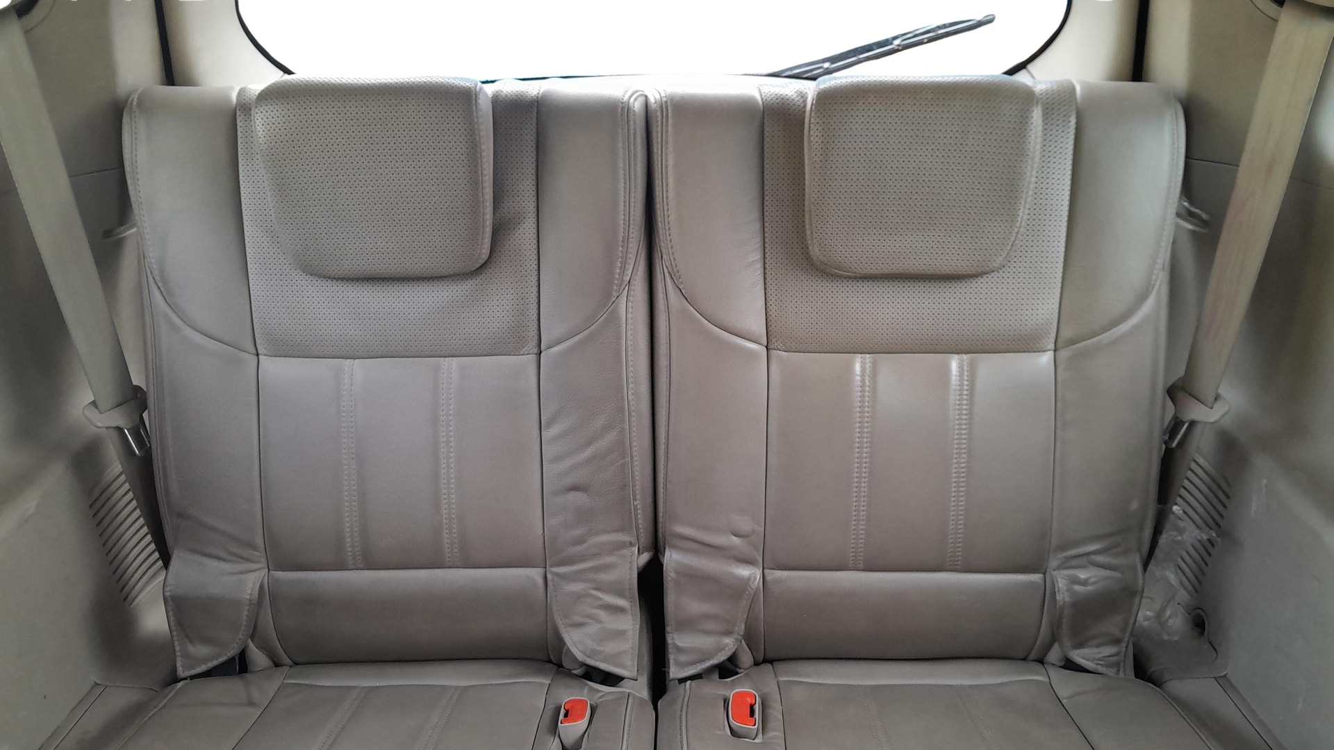 View 2015 Mahindra XUV500 W10 FWD Image 10 Used 2015 Mahindra XUV500 W10 FWD Image 10