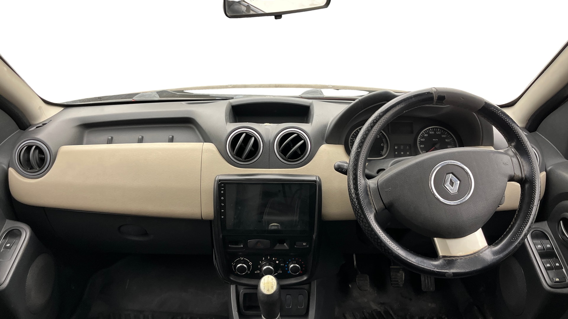 View 2014 Renault Duster Diesel 85PS STD Image 30 Used 2014 Renault Duster Diesel 85PS STD Image 30