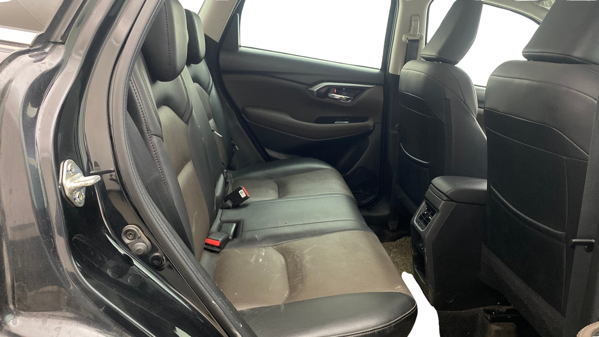 View 2022 Toyota Urban Cruiser Hyryder V e-Drive 2WD HYBRID Image 30 Used 2022 Toyota Urban Cruiser Hyryder V e-Drive 2WD HYBRID Image 30
