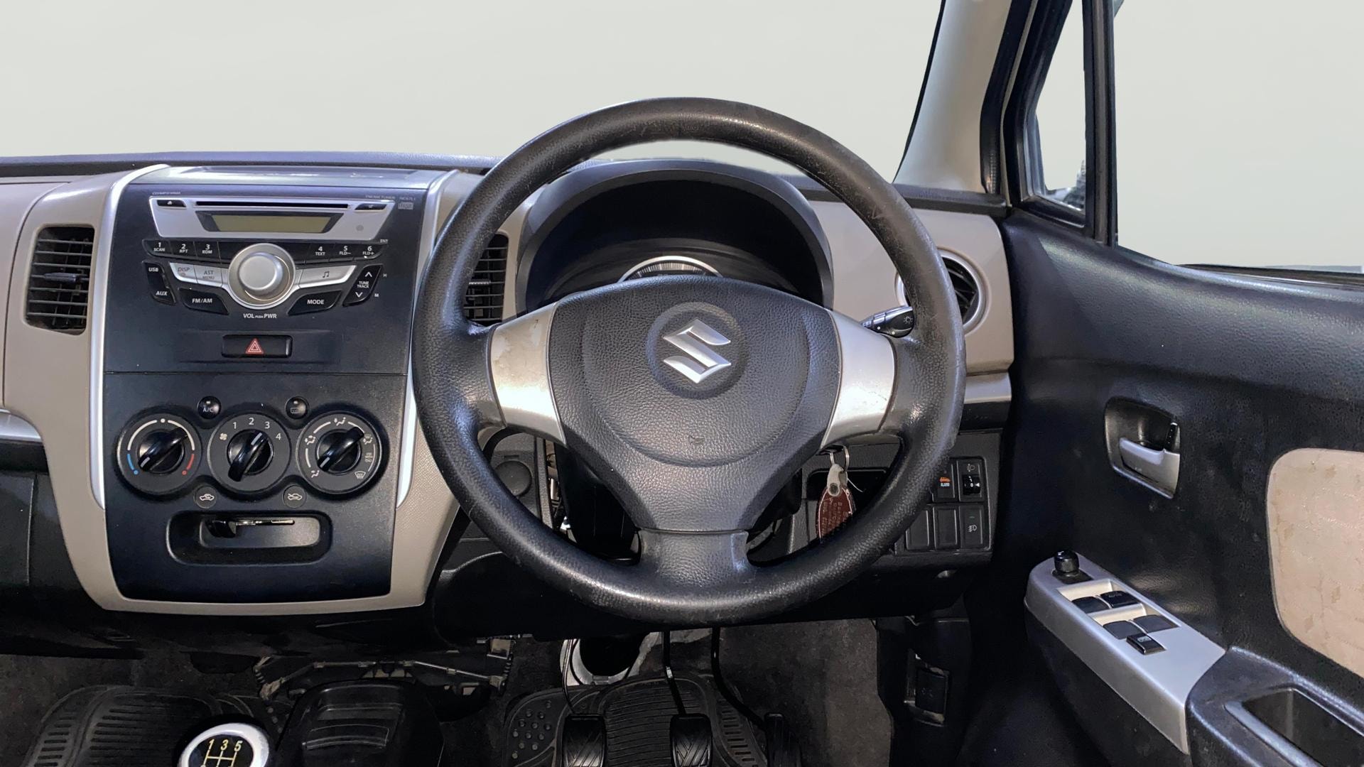 View 2015 Maruti Suzuki 1000 Base Variant Image 12 Used 2015 Maruti Suzuki 1000 Base Variant Image 12
