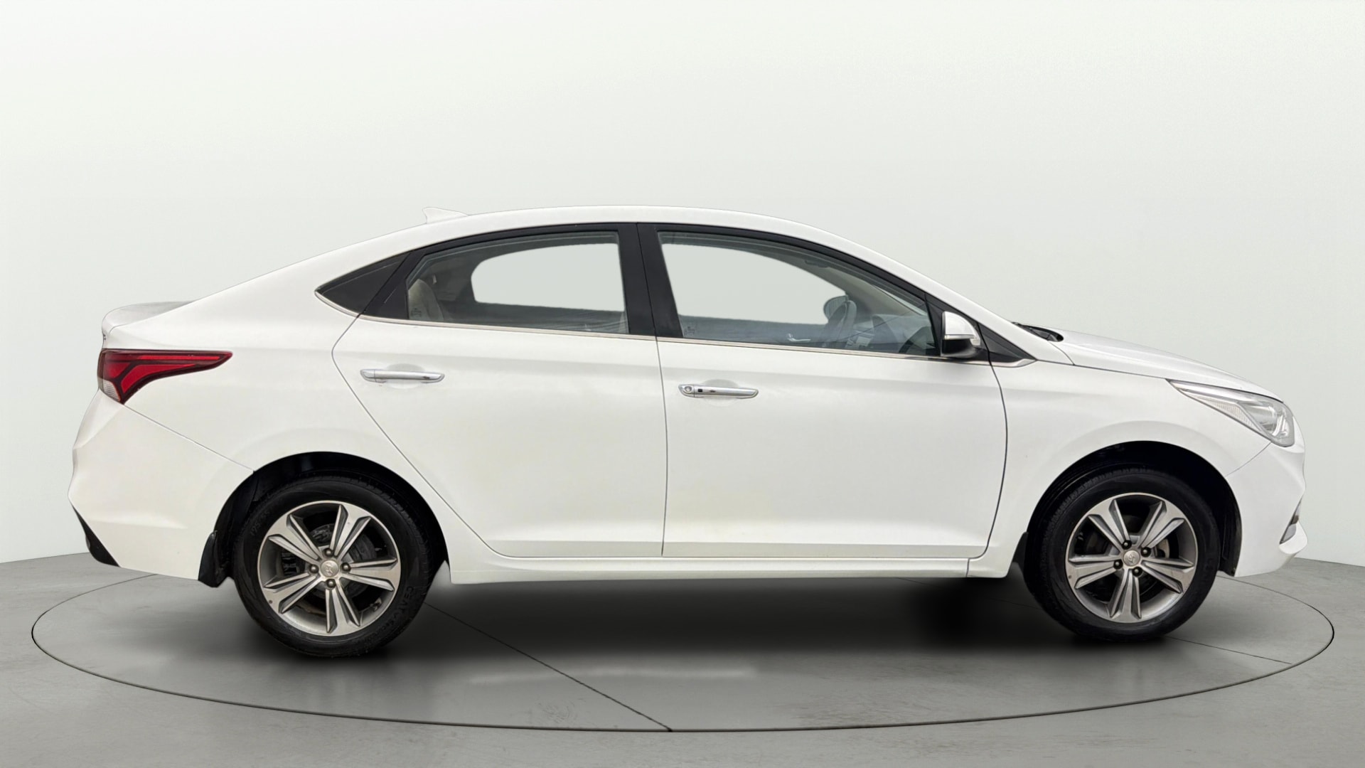 View 2019 Hyundai Verna 1.6 VTVT SX Image 9 Used 2019 Hyundai Verna 1.6 VTVT SX Image 9
