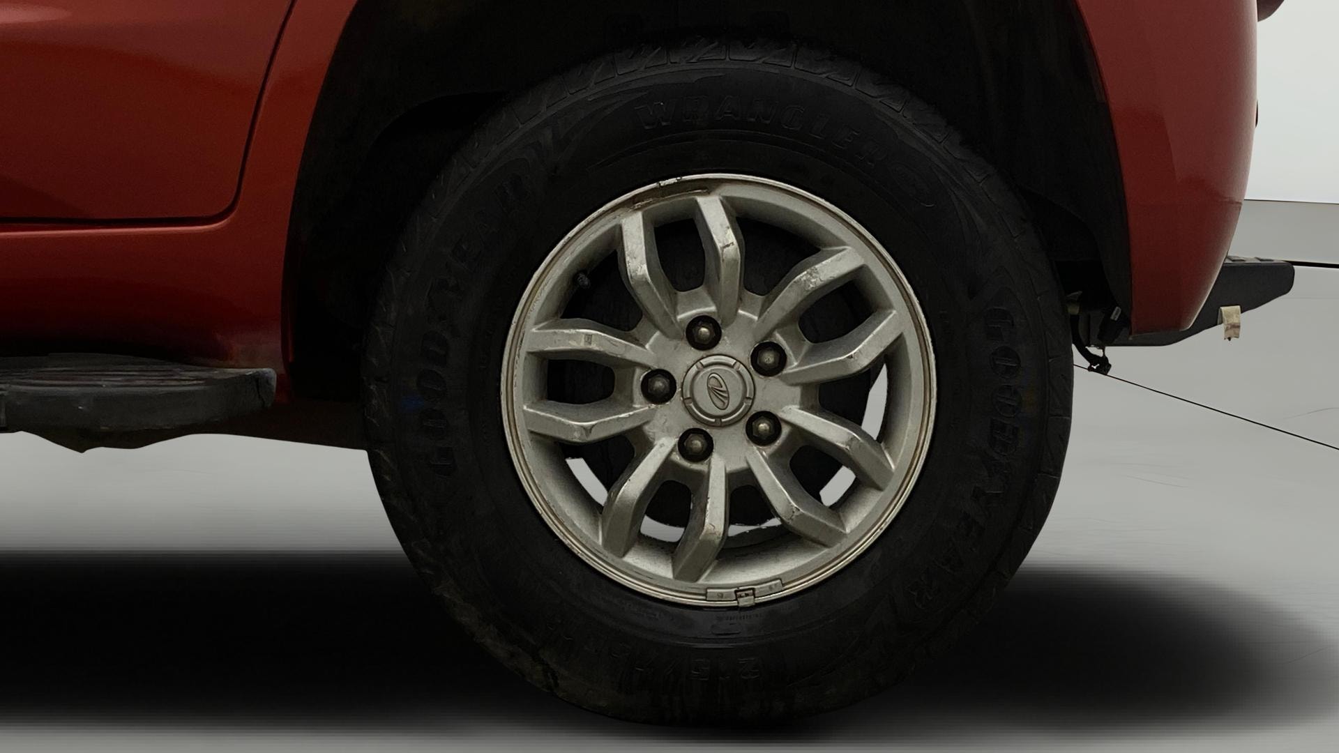 View 2017 Mahindra TUV300 T8 Image 11 Used 2017 Mahindra TUV300 T8 Image 11