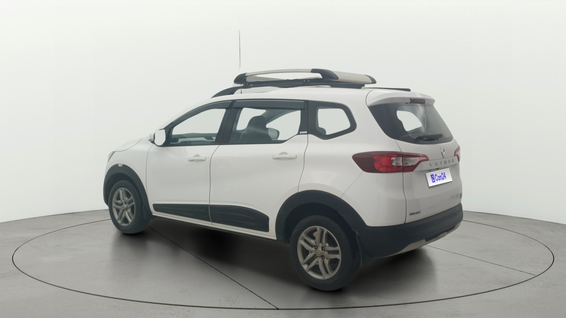 View 2020 Renault Triber RXZ AMT Image 2 Used 2020 Renault Triber RXZ AMT Image 2