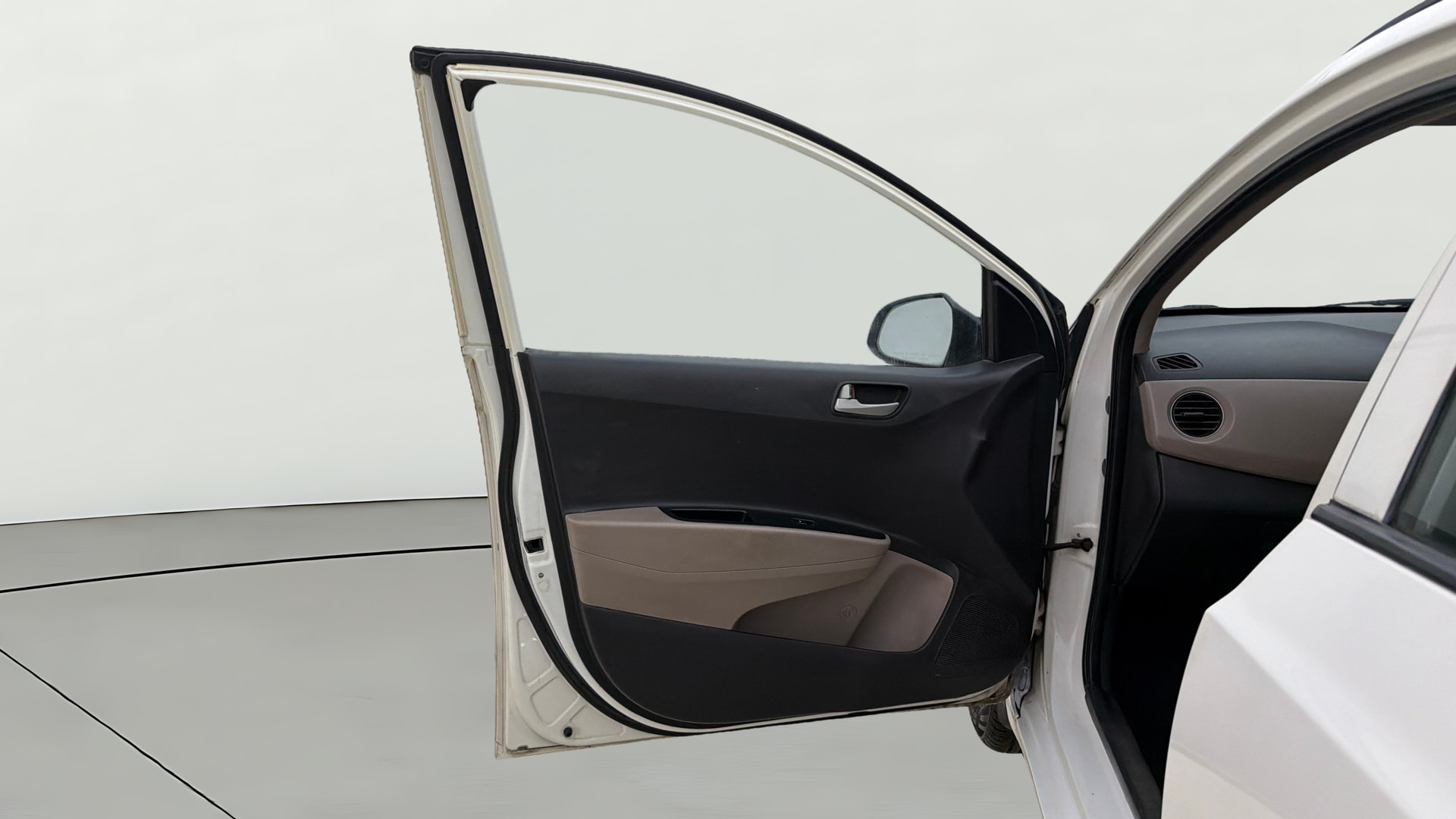 View 2015 Hyundai Grand i10 Sportz 1.2 Kappa Image 35 Used 2015 Hyundai Grand i10 Sportz 1.2 Kappa Image 35