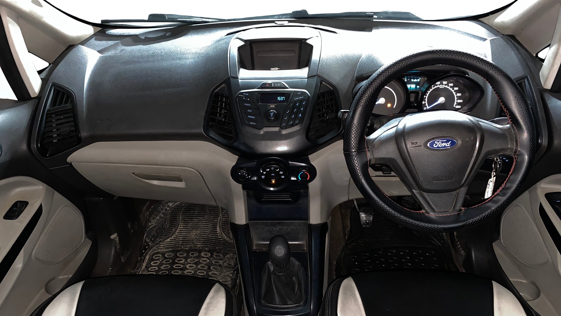 View 2017 Ford EcoSport 1.5 TDCi Diesel Ambiente BS IV Image 15 Used 2017 Ford EcoSport 1.5 TDCi Diesel Ambiente BS IV Image 15