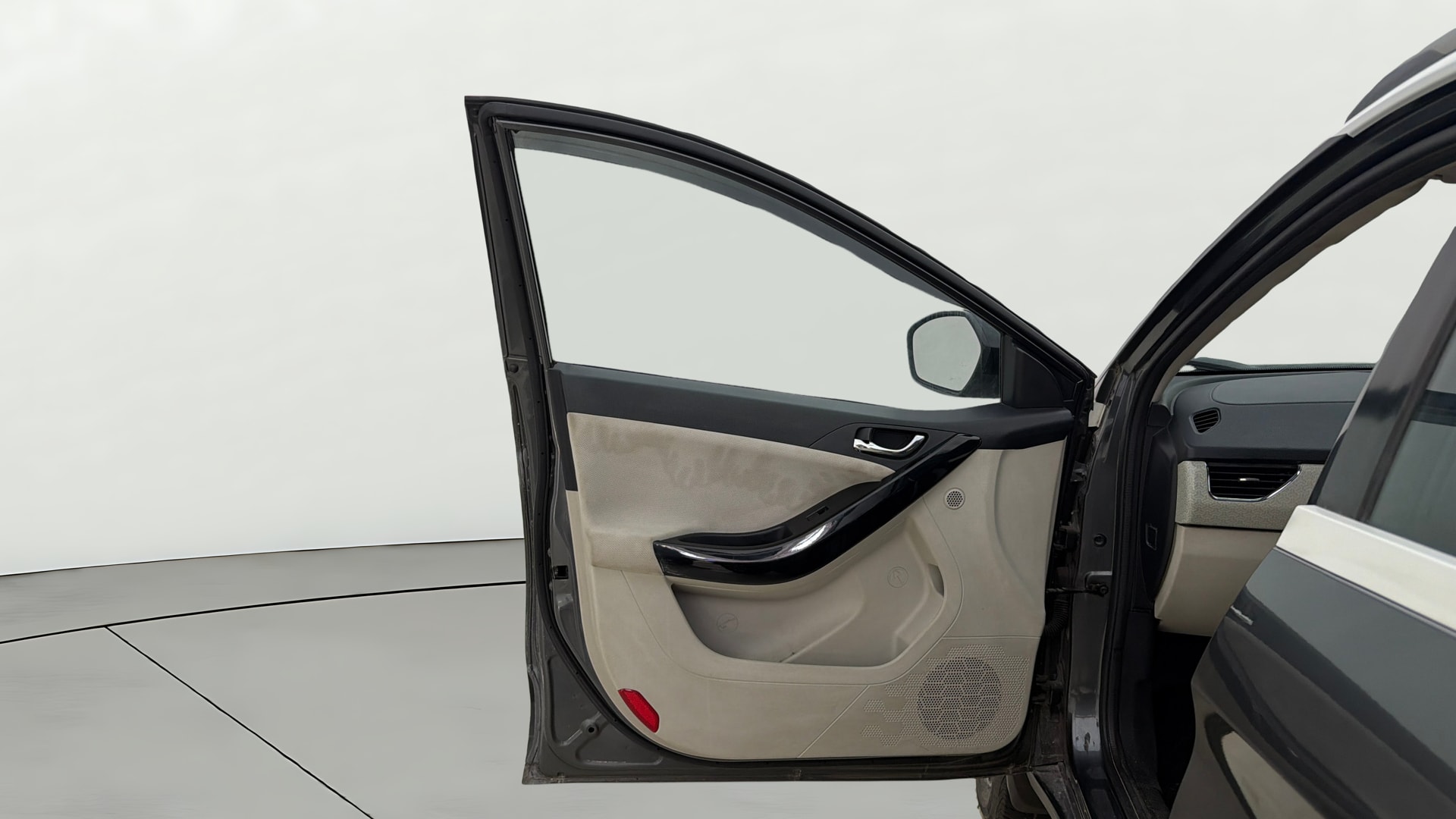 View 2020 Tata Nexon Revotron XE Image 39 Used 2020 Tata Nexon Revotron XE Image 39