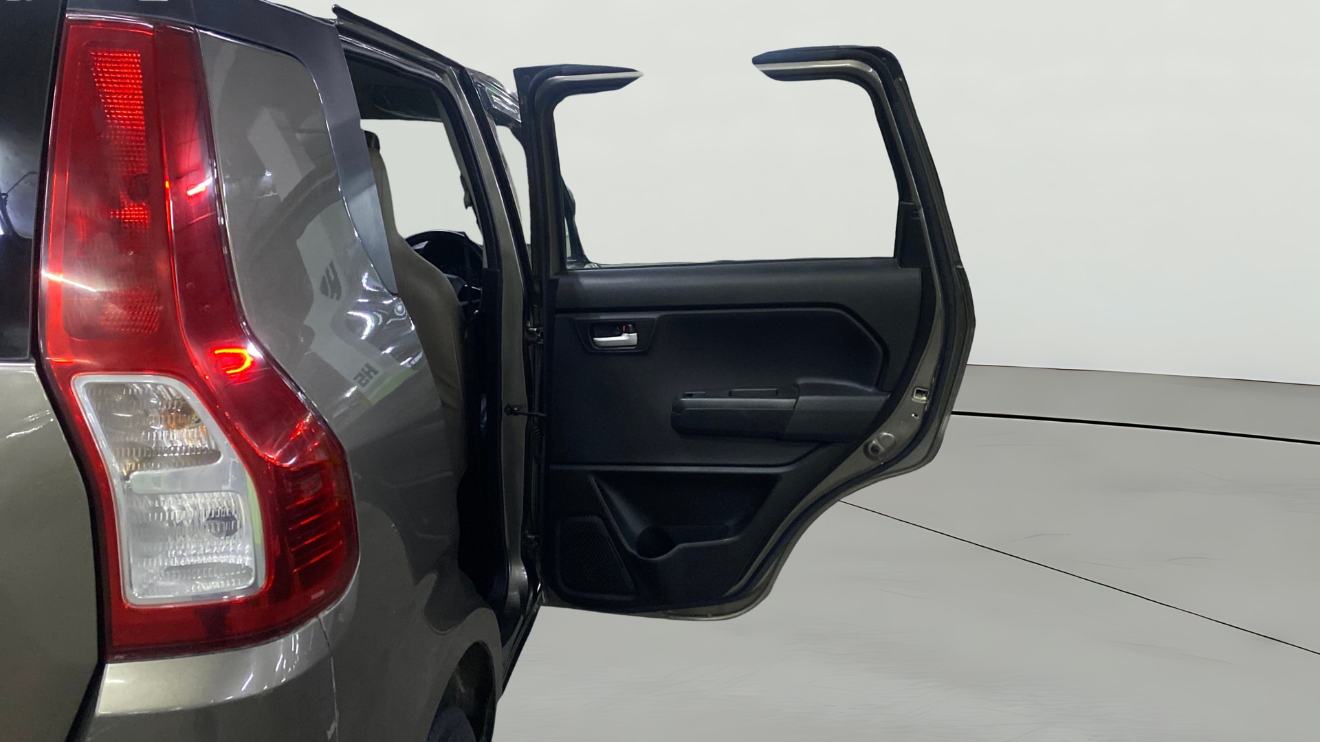 View 2022 Maruti Suzuki 1000 Base Variant Image 7 Used 2022 Maruti Suzuki 1000 Base Variant Image 7