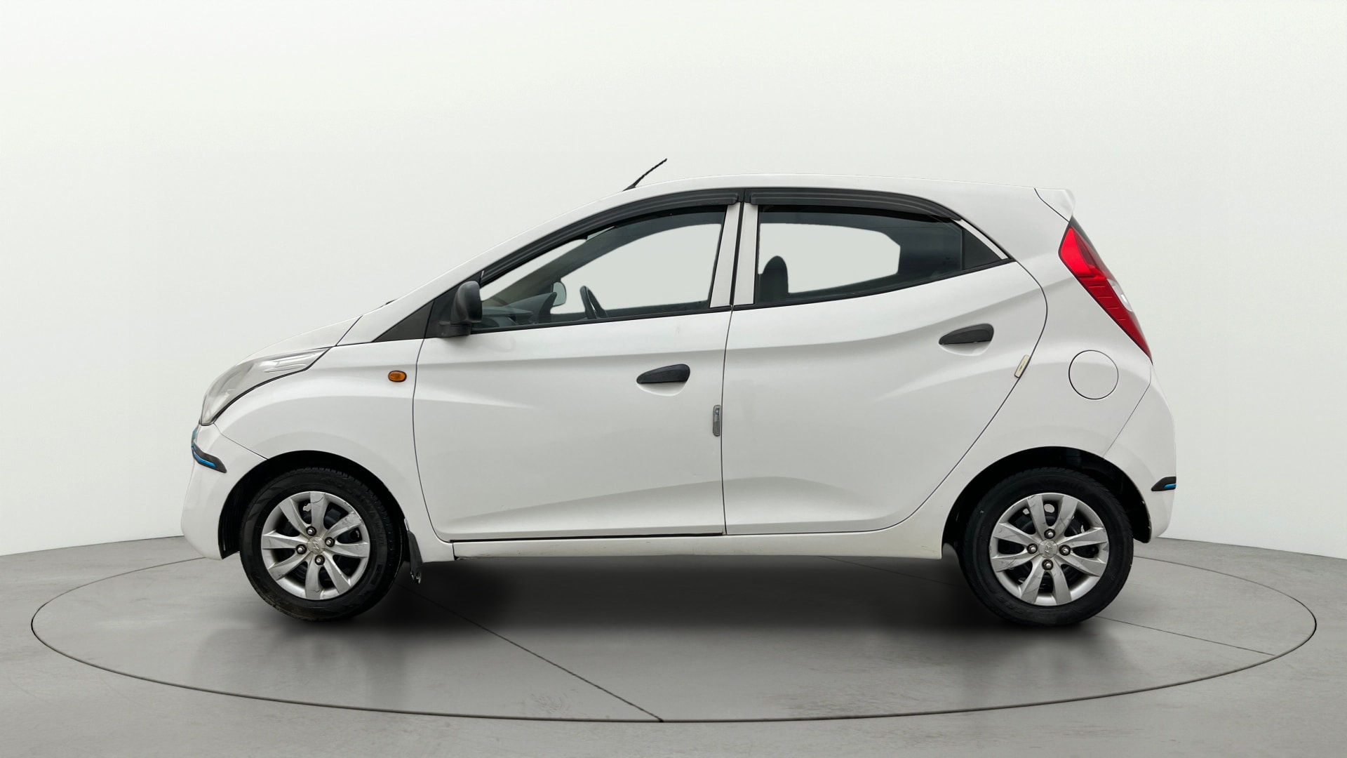 View 2013 Hyundai EON Magna Plus Image 5 Used 2013 Hyundai EON Magna Plus Image 5