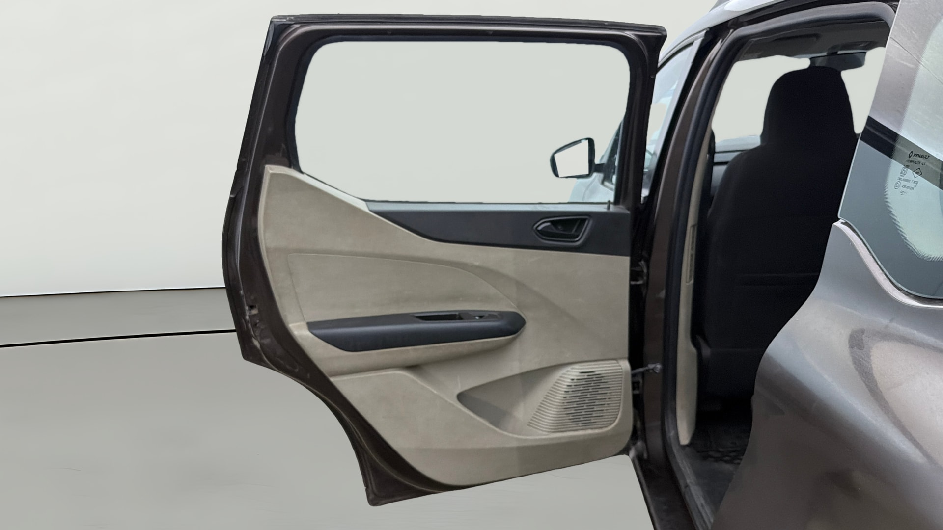 View 2023 Renault Triber RXT Image 23 Used 2023 Renault Triber RXT Image 23