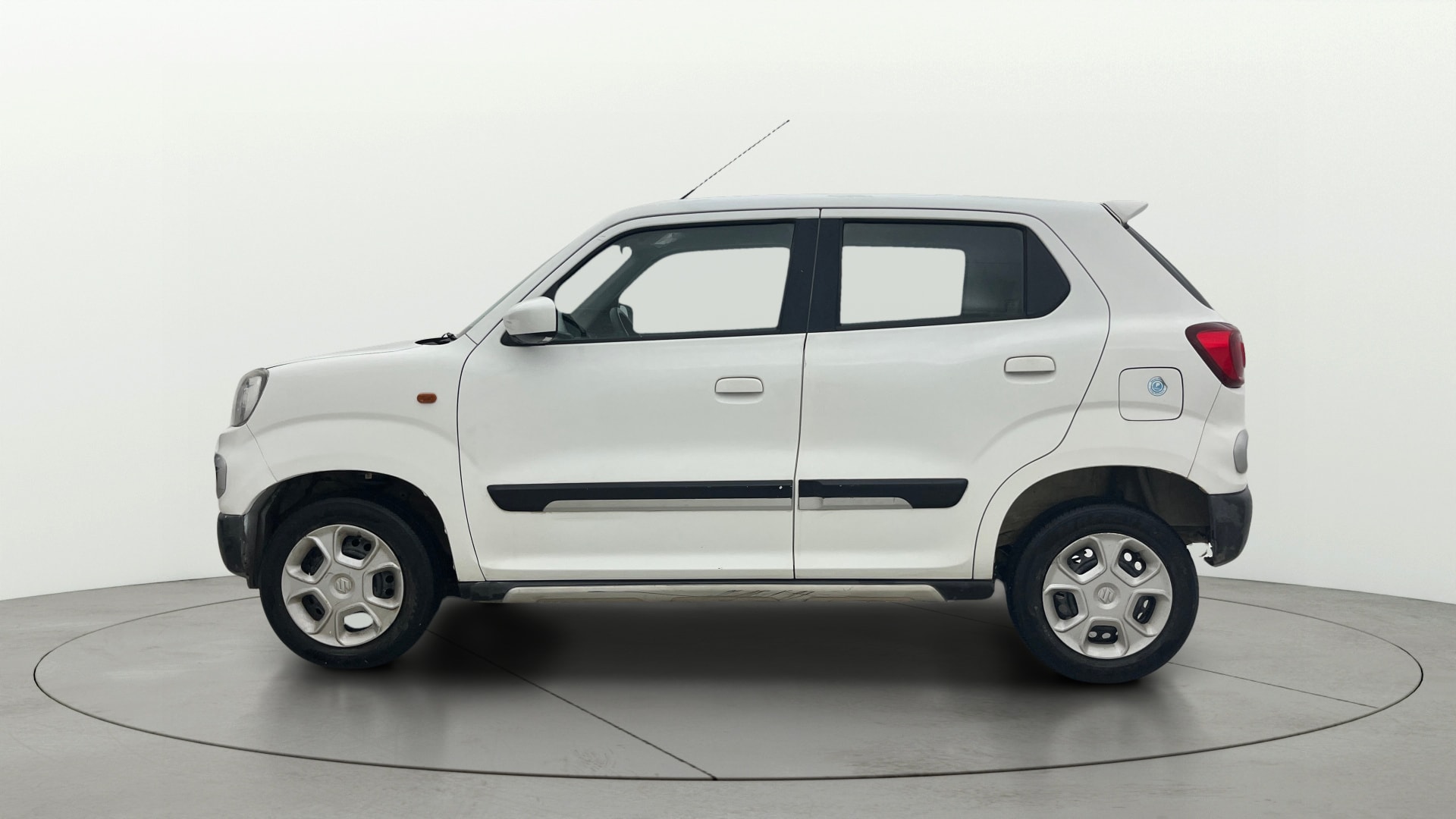 View 2021 Maruti Suzuki 1000 Base Variant Image 25 Used 2021 Maruti Suzuki 1000 Base Variant Image 25