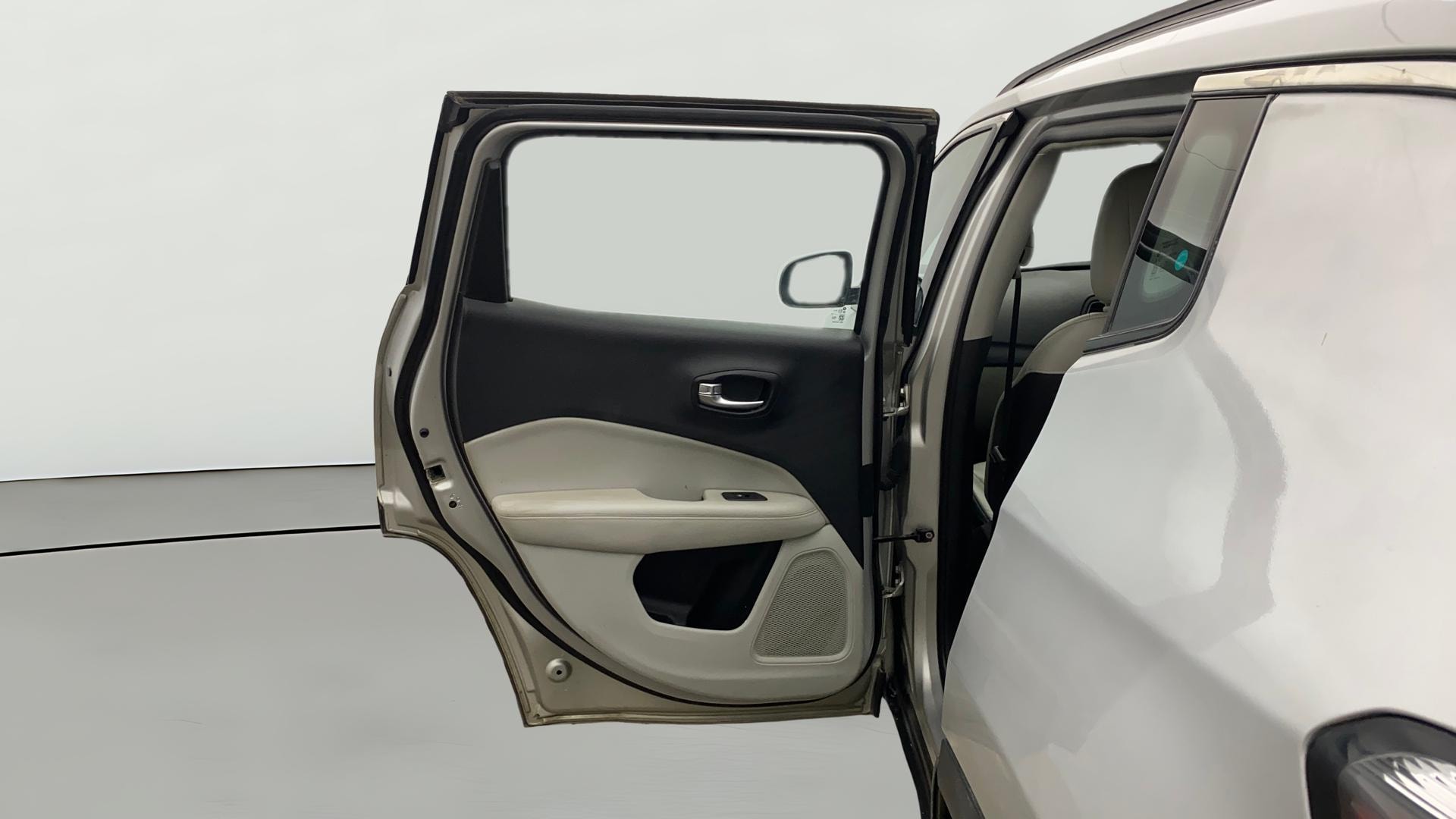 View 2020 Jeep Compass Longitude Plus Petrol Image 15 Used 2020 Jeep Compass Longitude Plus Petrol Image 15