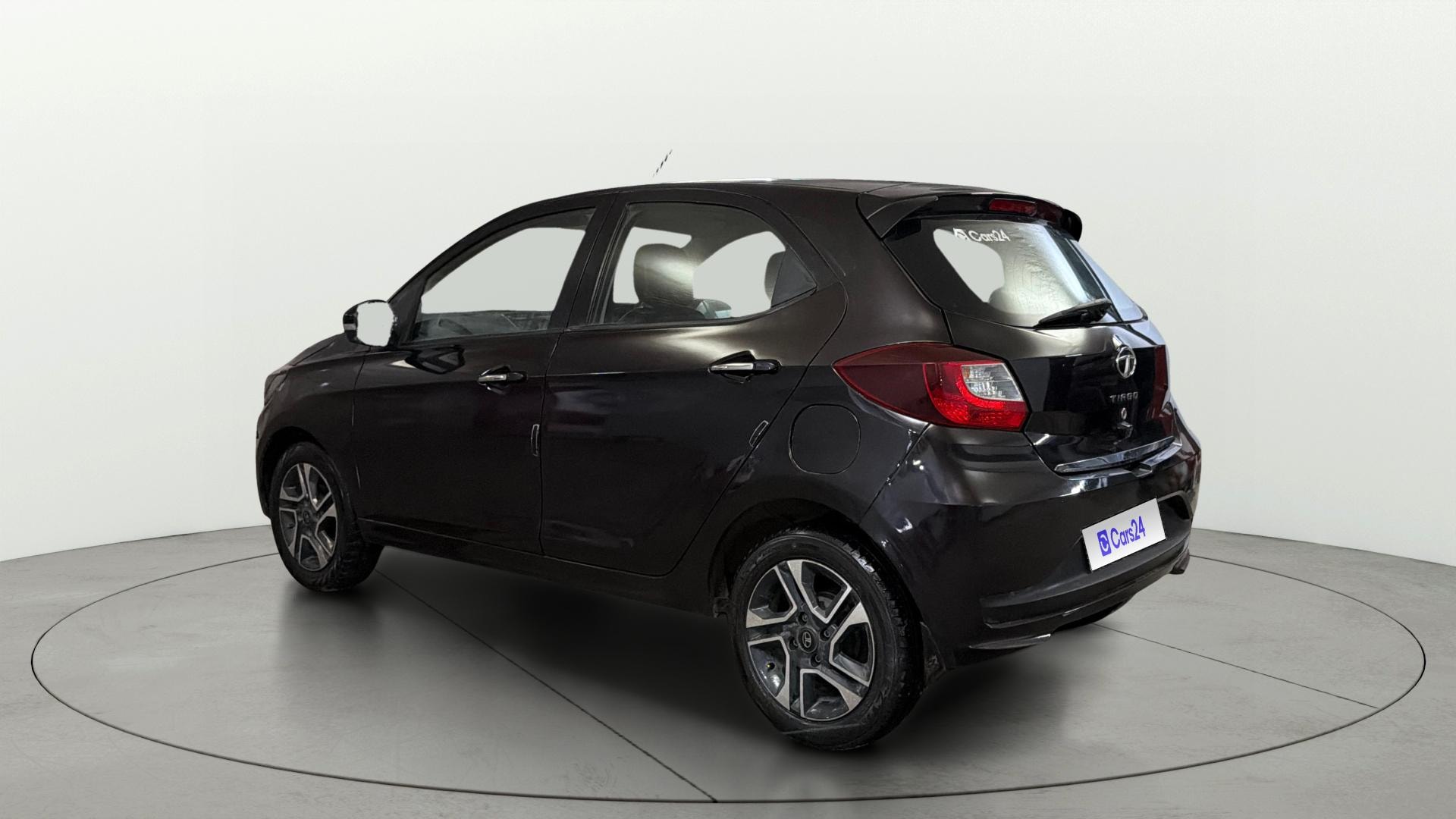 View 2023 Tata Tiago Revotorq XB Image 2 Used 2023 Tata Tiago Revotorq XB Image 2