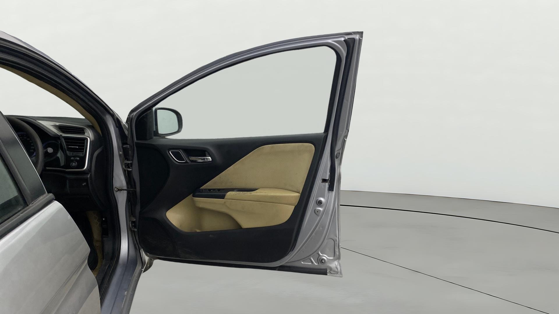 View 2021 Honda City ZX MT Diesel Anniversary Edition Image 46 Used 2021 Honda City ZX MT Diesel Anniversary Edition Image 46