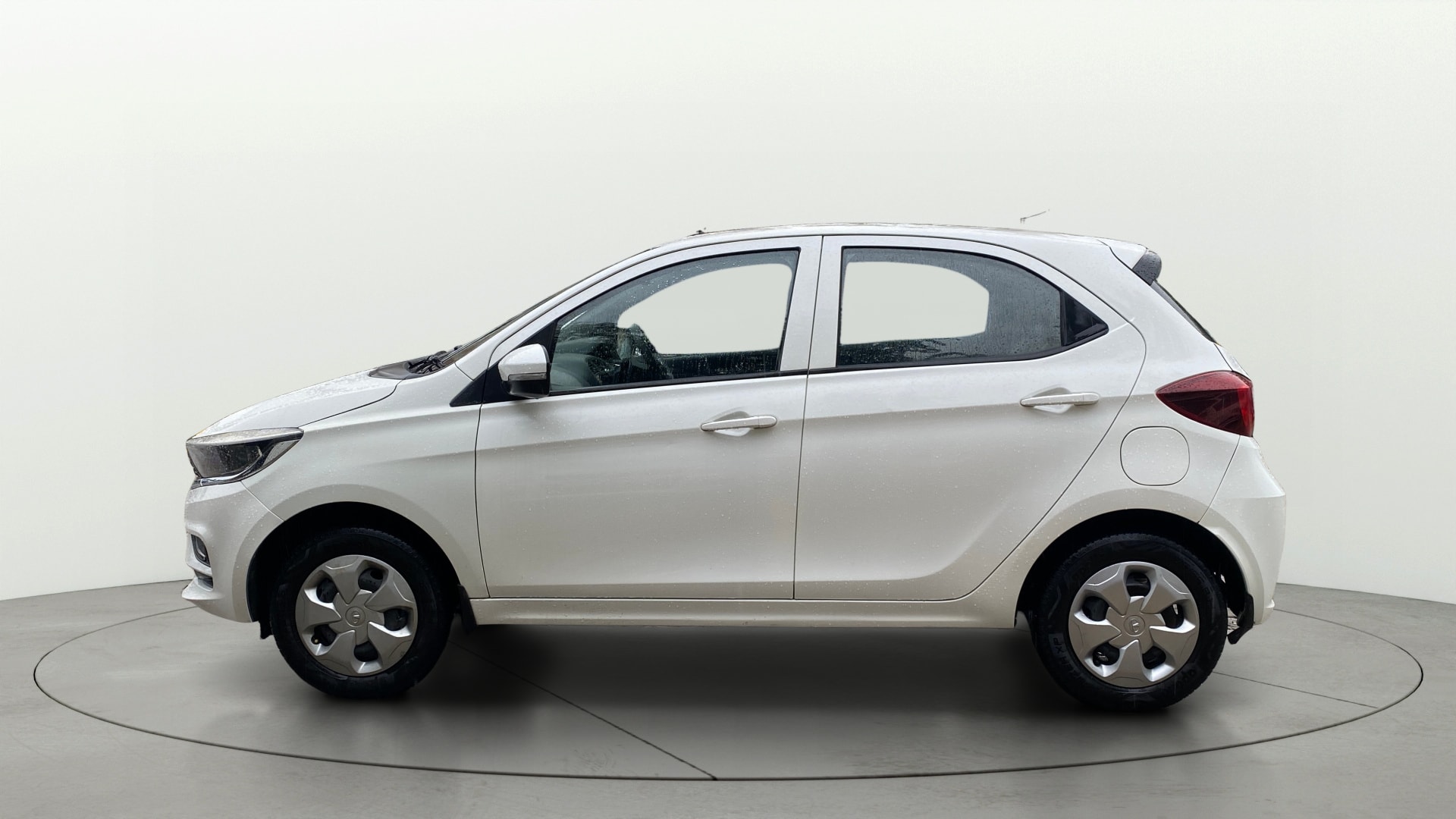 View 2021 Tata Tiago Revotorq XB Image 5 Used 2021 Tata Tiago Revotorq XB Image 5