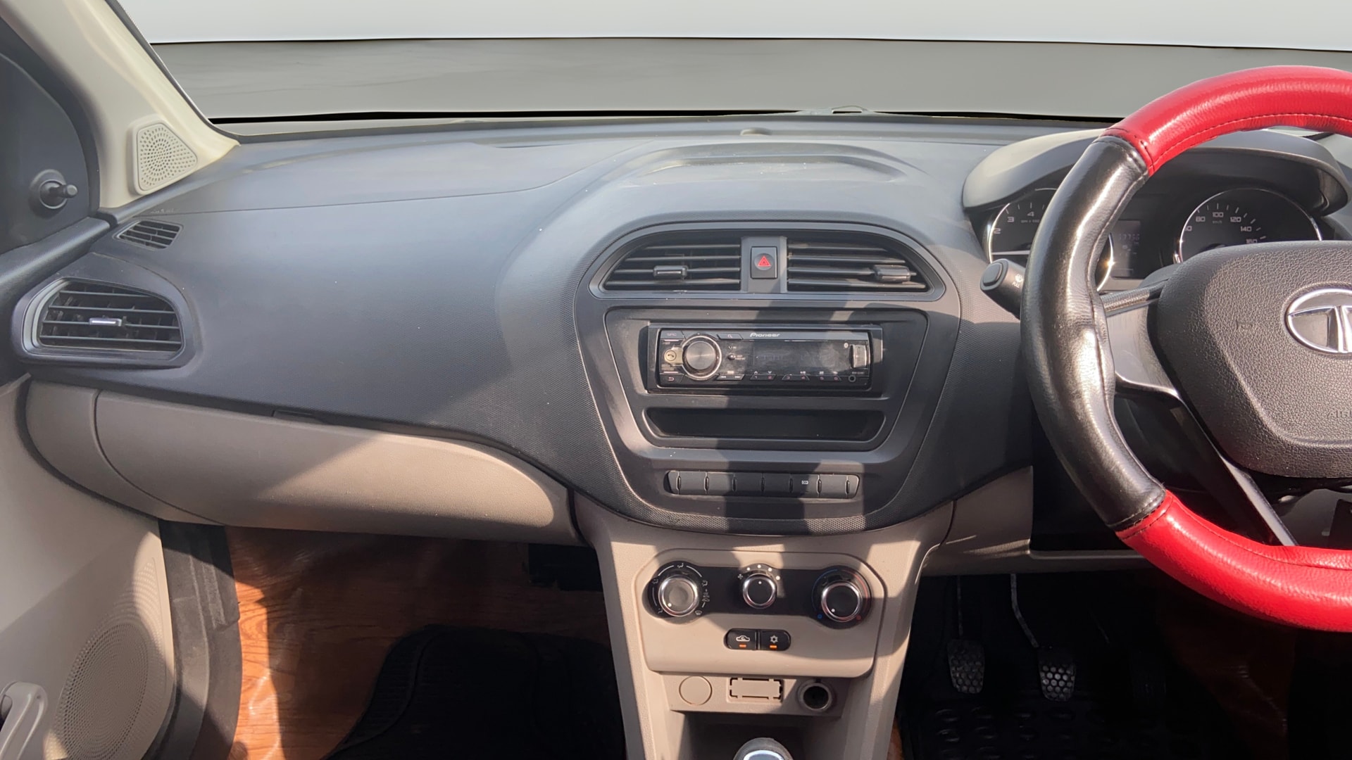 View 2020 Tata Tiago Revotorq XB Image 17 Used 2020 Tata Tiago Revotorq XB Image 17