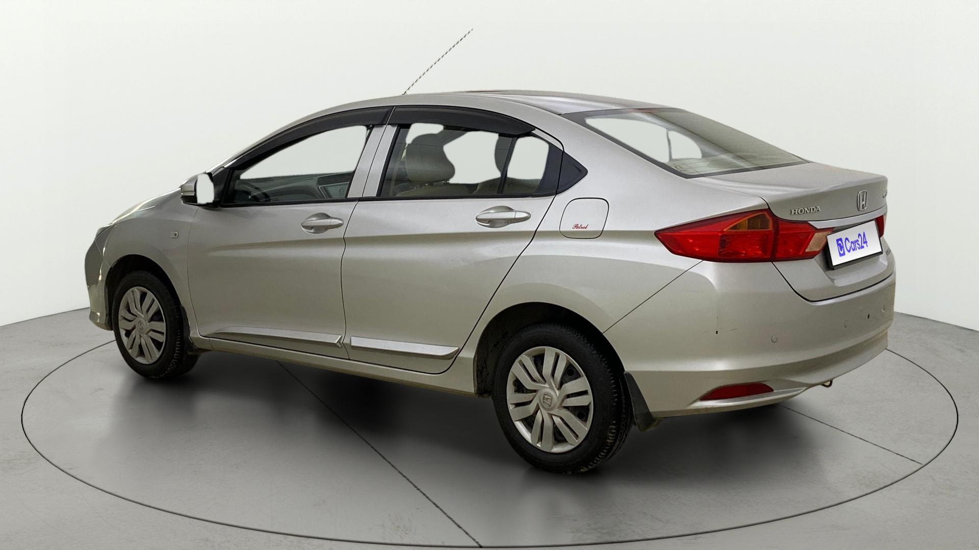 View 2015 Honda City ZX MT Diesel Anniversary Edition Image 2 Used 2015 Honda City ZX MT Diesel Anniversary Edition Image 2