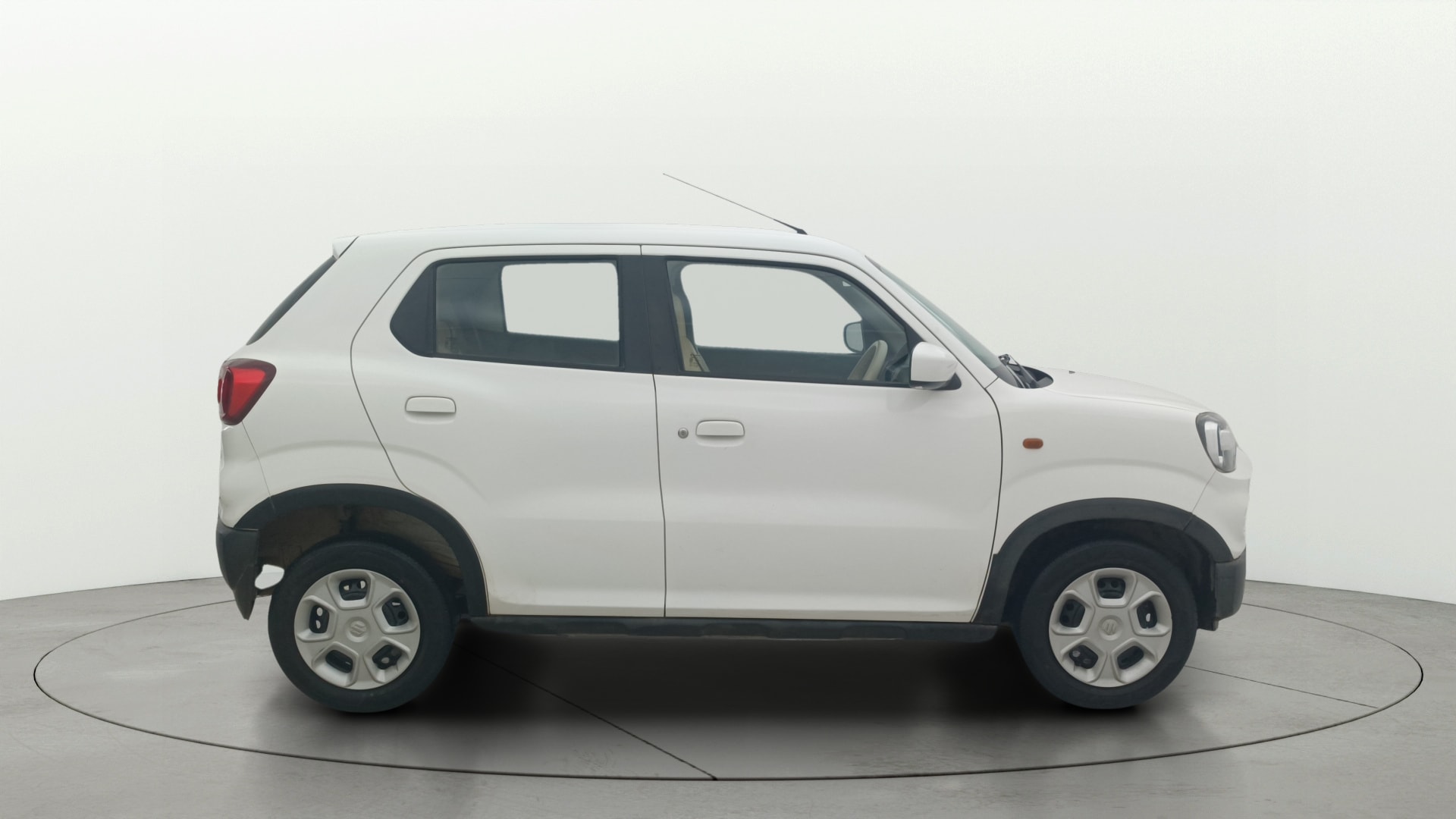 View 2021 Maruti Suzuki 1000 Base Variant Image 8 Used 2021 Maruti Suzuki 1000 Base Variant Image 8