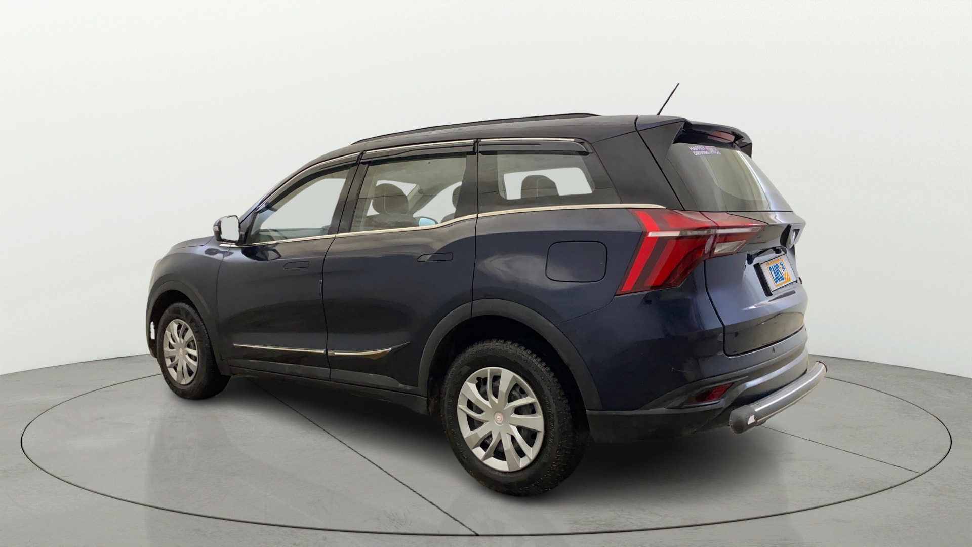 View 2023 Mahindra XUV700 MX Petrol 5 STR Image 2 Used 2023 Mahindra XUV700 MX Petrol 5 STR Image 2