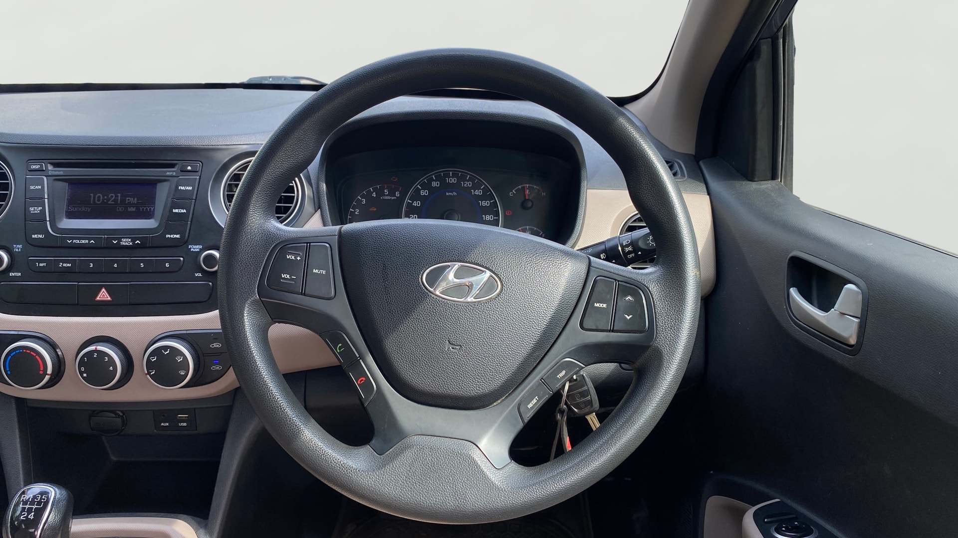 View 2015 Hyundai Grand i10 1.1 Sportz Diesel Image 14 Used 2015 Hyundai Grand i10 1.1 Sportz Diesel Image 14