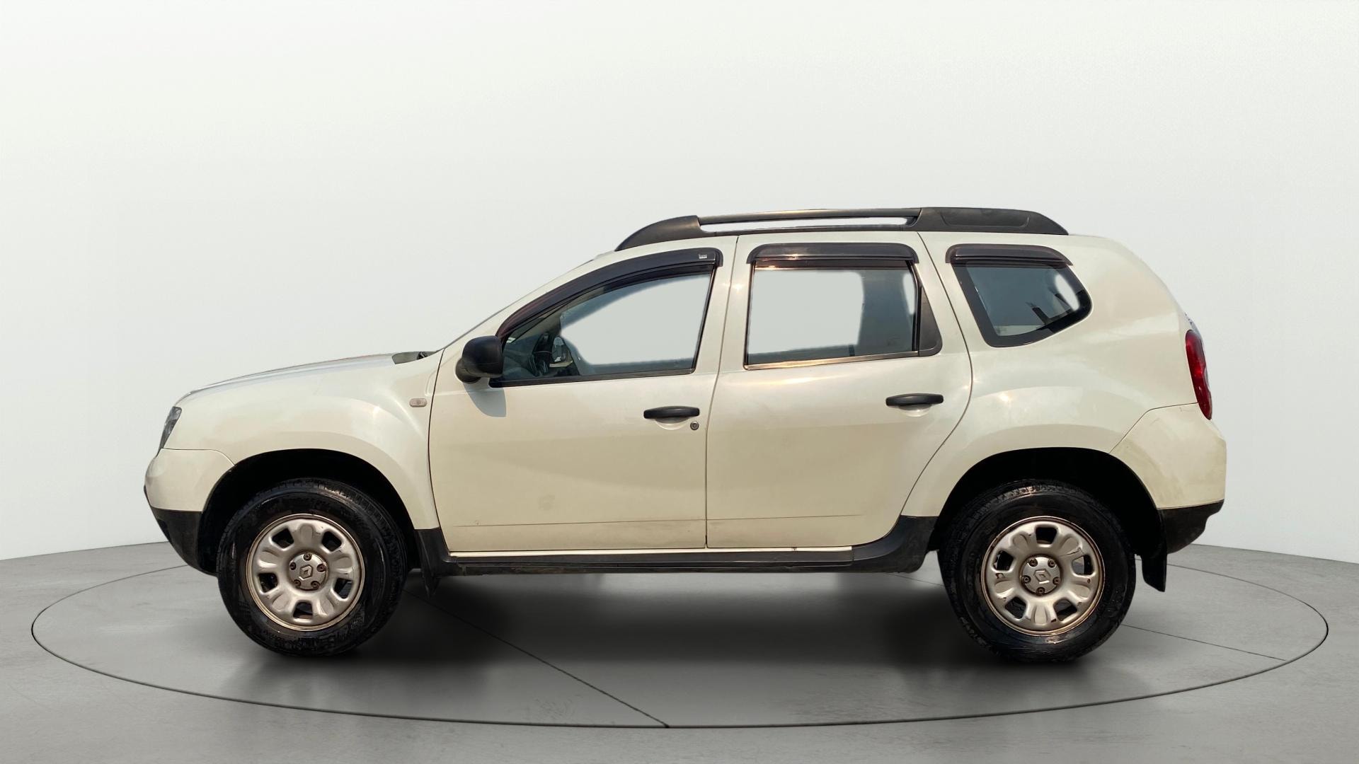 View 2015 Renault Duster Petrol RXE BS IV Image 5 Used 2015 Renault Duster Petrol RXE BS IV Image 5