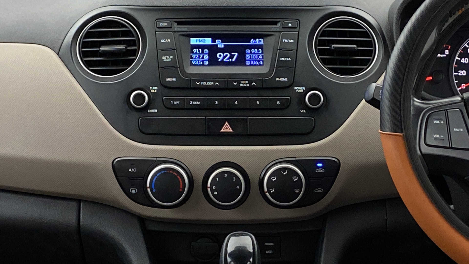 View 2016 Hyundai Grand i10 Asta AT 1.2 Kappa VTVT Image 17 Used 2016 Hyundai Grand i10 Asta AT 1.2 Kappa VTVT Image 17