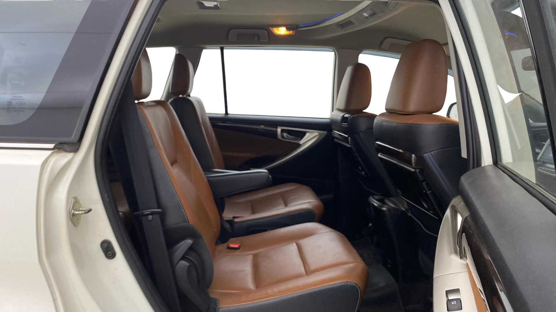 View 2018 Toyota Innova Crysta 2.8 ZX AT 7-Seater Image 31 Used 2018 Toyota Innova Crysta 2.8 ZX AT 7-Seater Image 31