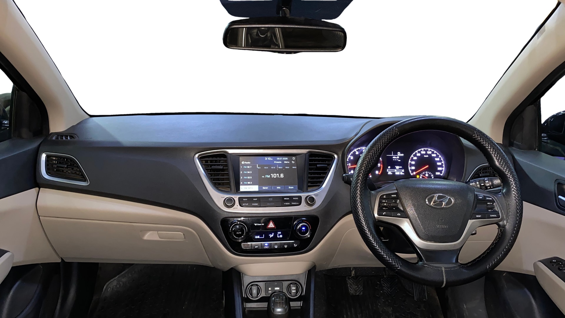 View 2018 Hyundai Verna 1.6 VTVT SX Image 30 Used 2018 Hyundai Verna 1.6 VTVT SX Image 30
