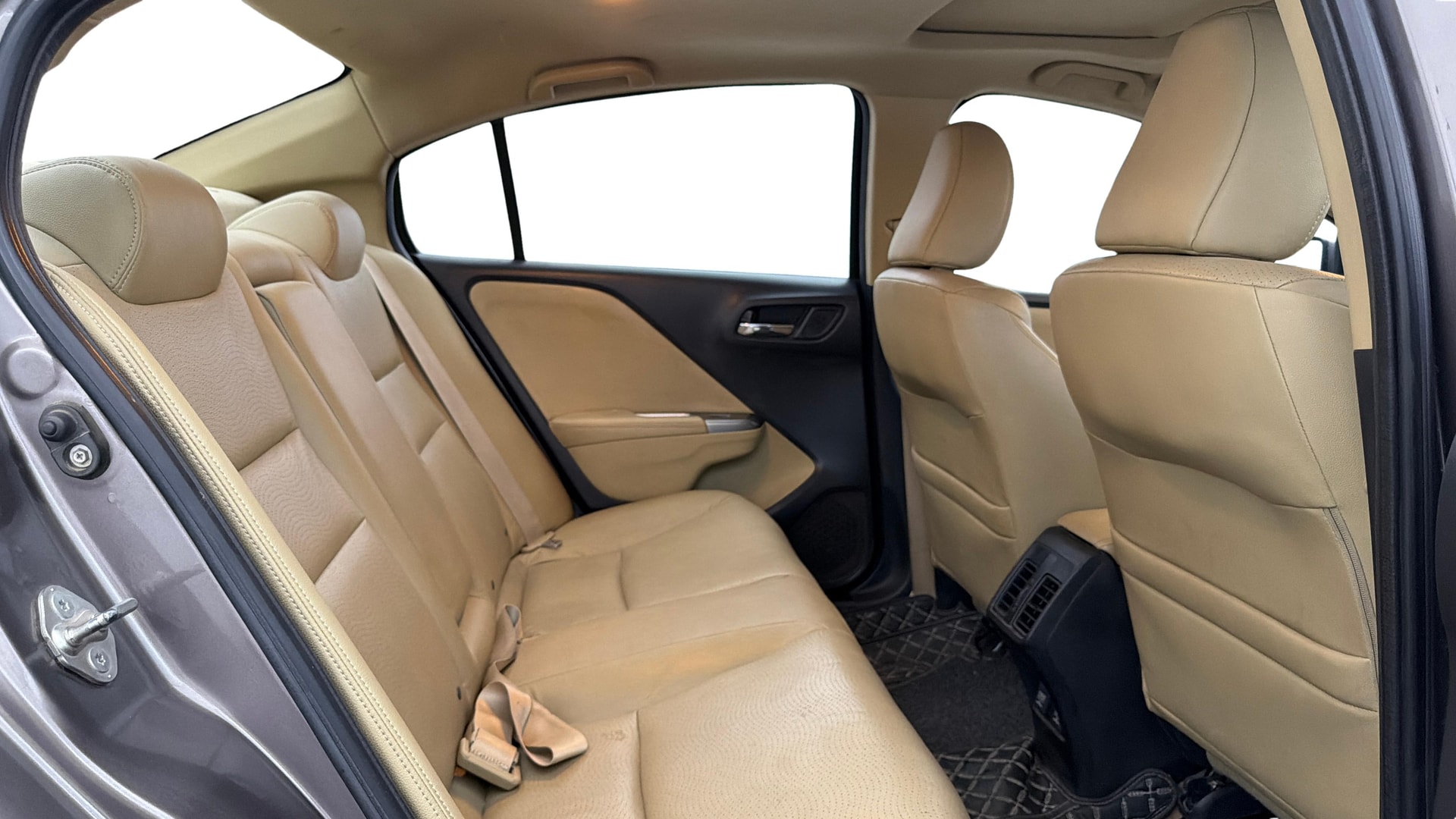 View 2017 Honda City ZX MT Diesel Anniversary Edition Image 31 Used 2017 Honda City ZX MT Diesel Anniversary Edition Image 31