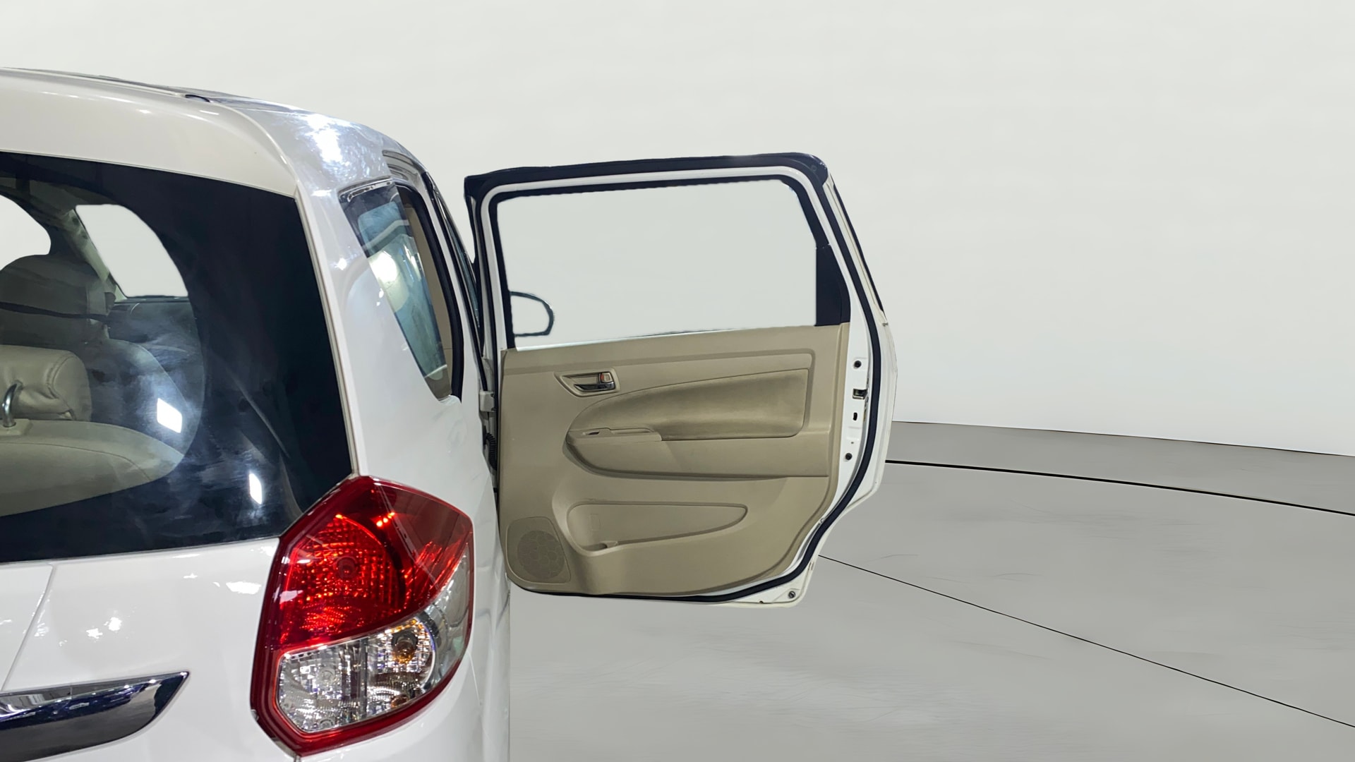View 2017 Maruti Suzuki 1000 Base Variant Image 7 Used 2017 Maruti Suzuki 1000 Base Variant Image 7