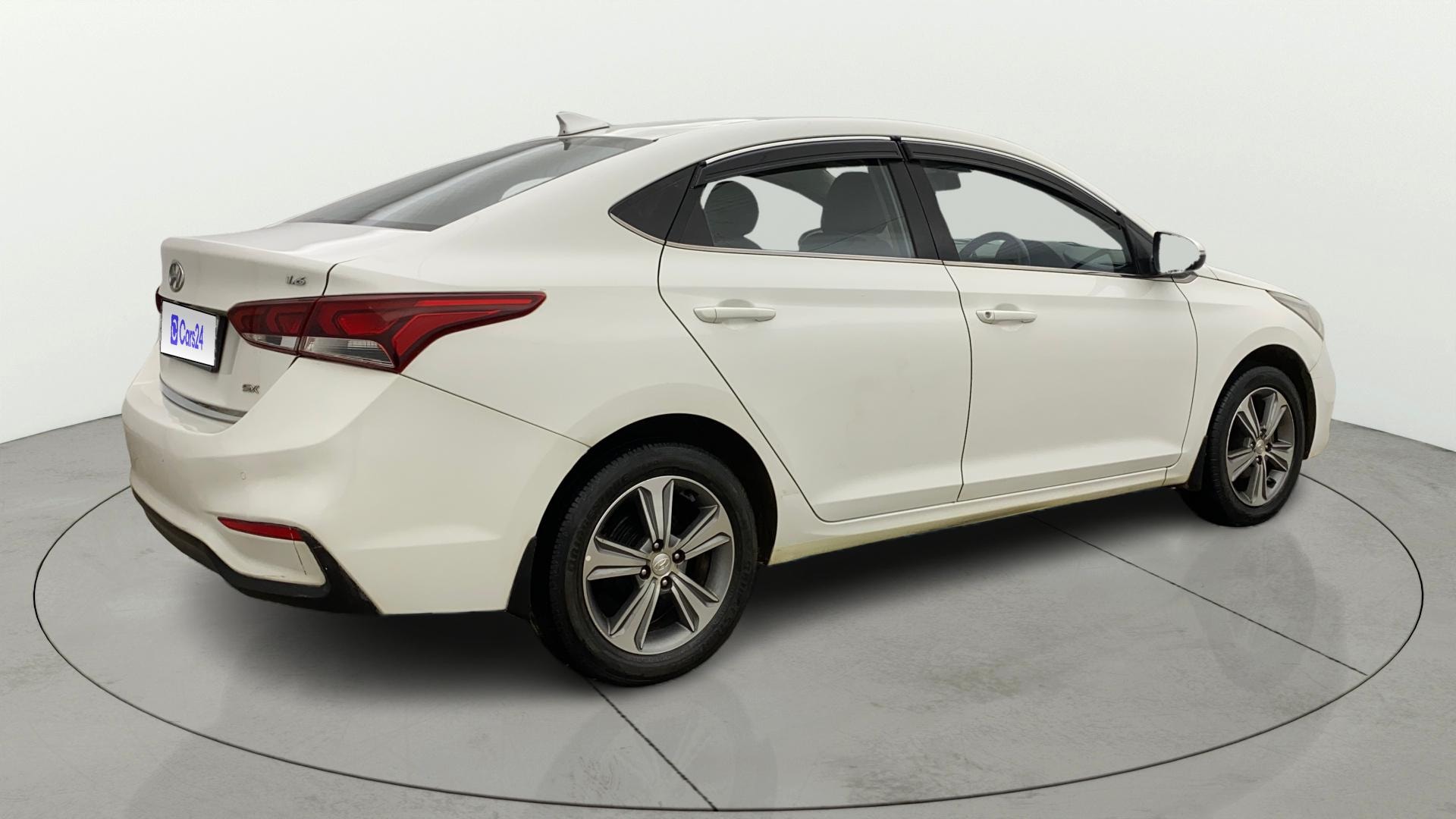 View 2018 Hyundai Verna 1.6 VTVT SX Image 43 Used 2018 Hyundai Verna 1.6 VTVT SX Image 43