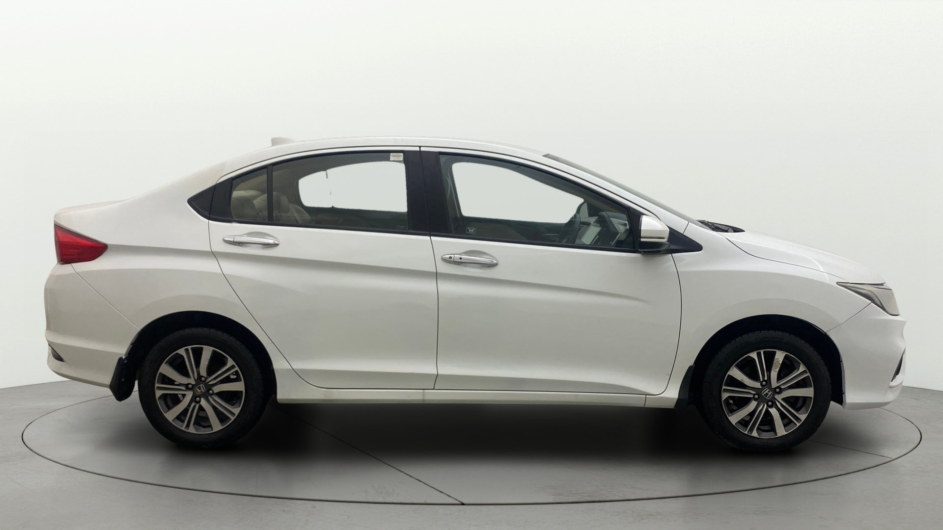 View 2019 Honda City ZX MT Diesel Anniversary Edition Image 9 Used 2019 Honda City ZX MT Diesel Anniversary Edition Image 9