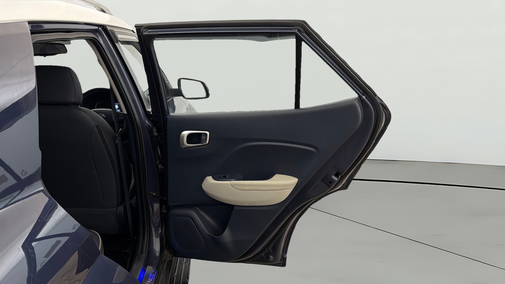 View 2019 Hyundai Venue SX Plus 1.0 Petrol AT Dual Tone Image 8 Used 2019 Hyundai Venue SX Plus 1.0 Petrol AT Dual Tone Image 8