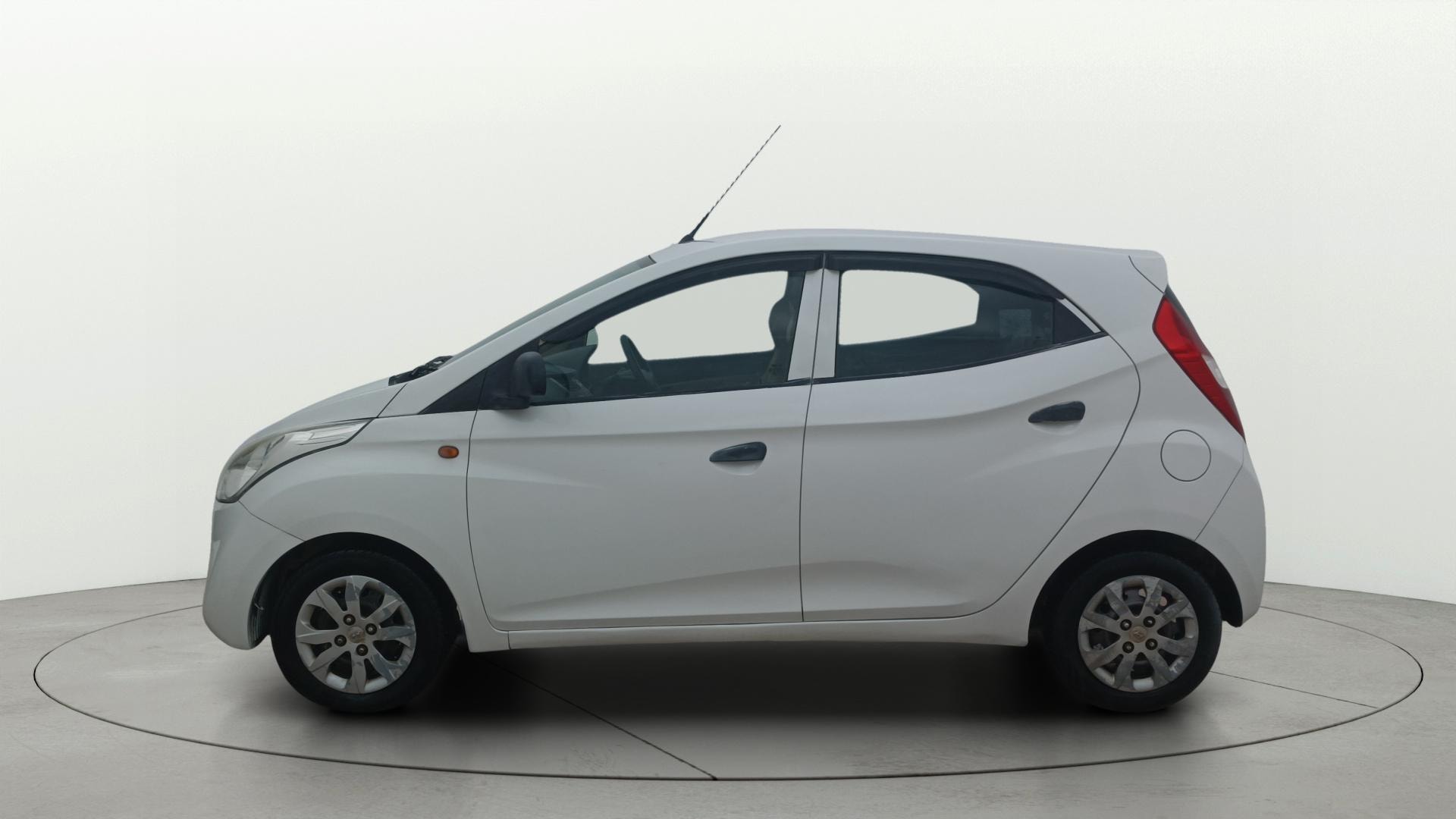View 2018 Hyundai EON Magna Plus Image 5 Used 2018 Hyundai EON Magna Plus Image 5