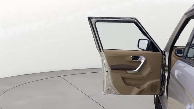 View Mahindra TUV300 Image 37 Used Mahindra TUV300 Image 37