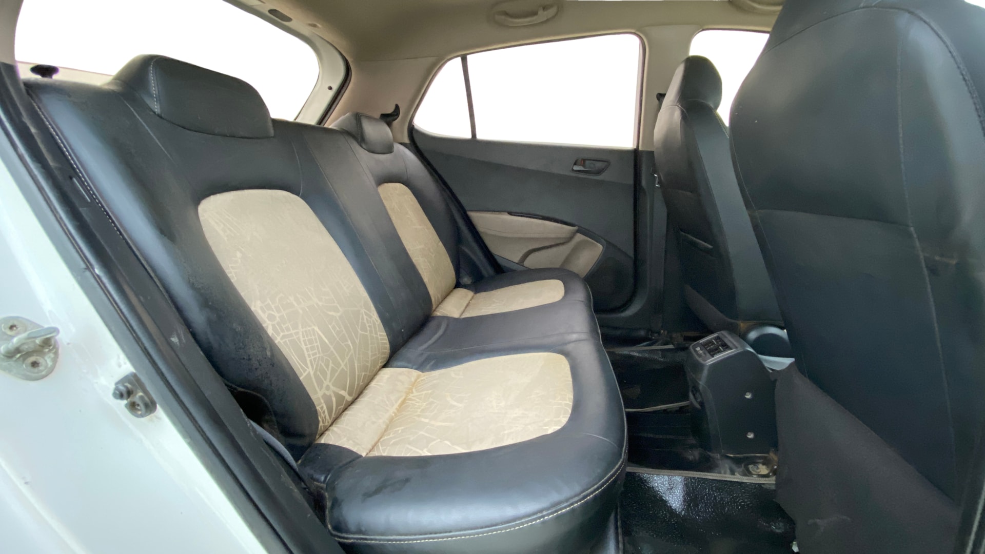 View 2016 Hyundai Grand i10 1.1 Magna Diesel Image 28 Used 2016 Hyundai Grand i10 1.1 Magna Diesel Image 28
