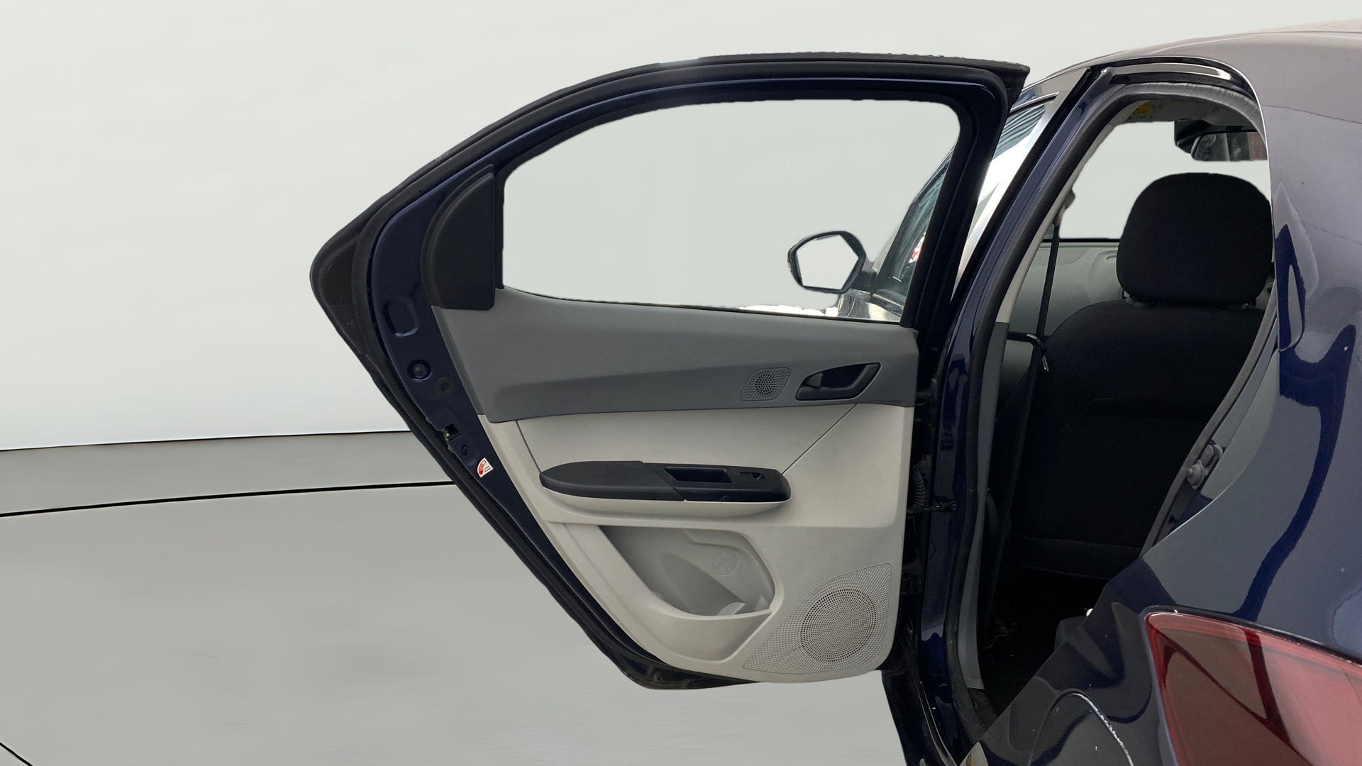 View 2025 Tata Tiago Revotorq XB Image 22 Used 2025 Tata Tiago Revotorq XB Image 22