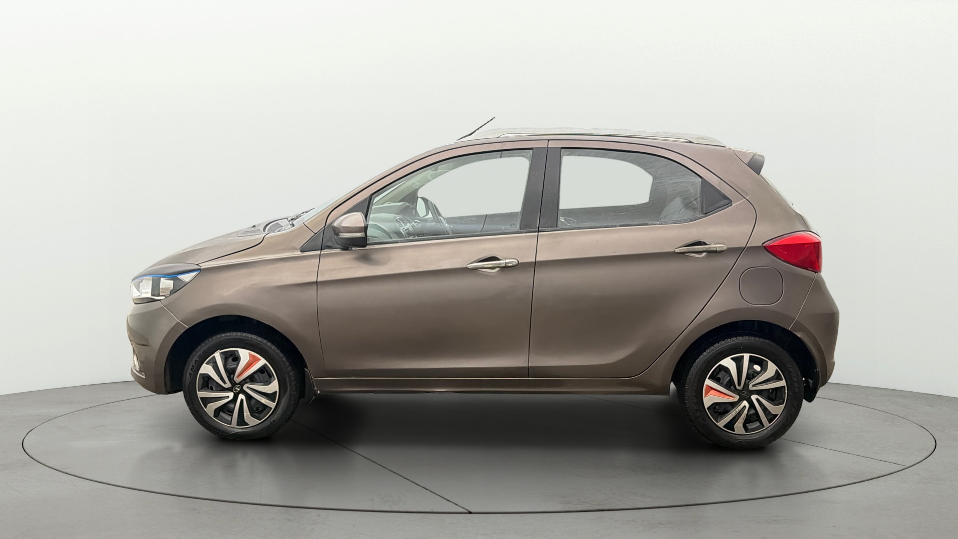 View 2016 Tata Tiago Revotorq XB Image 5 Used 2016 Tata Tiago Revotorq XB Image 5