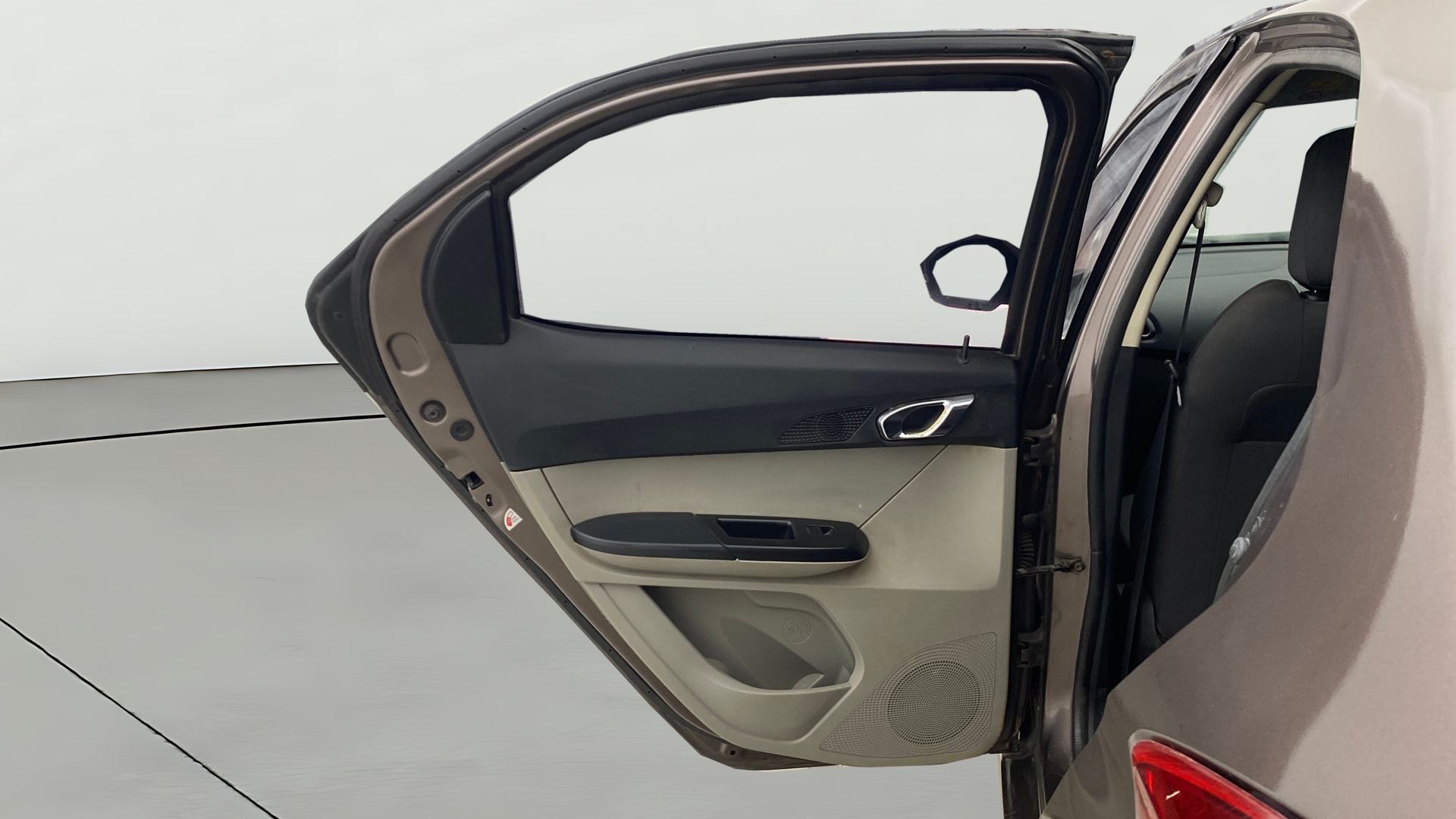 View 2020 Tata Tiago Revotorq XB Image 22 Used 2020 Tata Tiago Revotorq XB Image 22