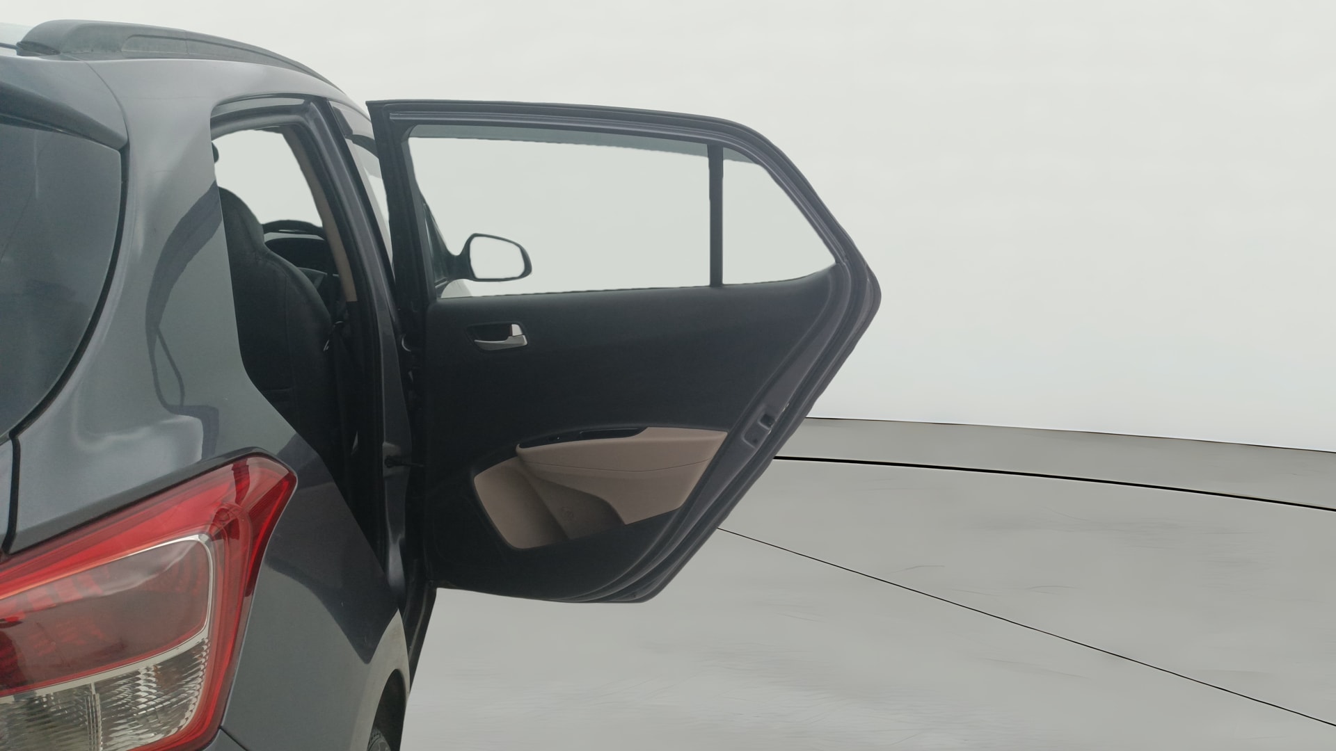 View 2015 Hyundai Grand i10 Sportz 1.2 Kappa Image 7 Used 2015 Hyundai Grand i10 Sportz 1.2 Kappa Image 7