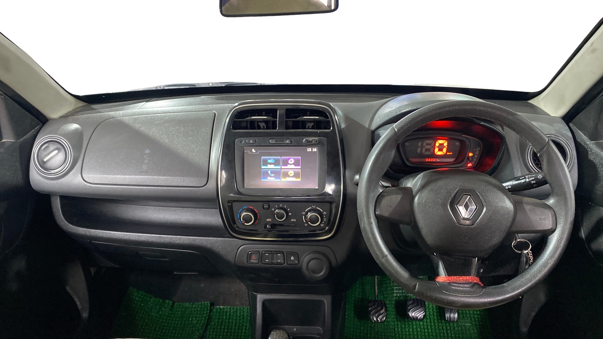 View 2018 Renault Kwid RXL 1.0 BS IV Image 15 Used 2018 Renault Kwid RXL 1.0 BS IV Image 15