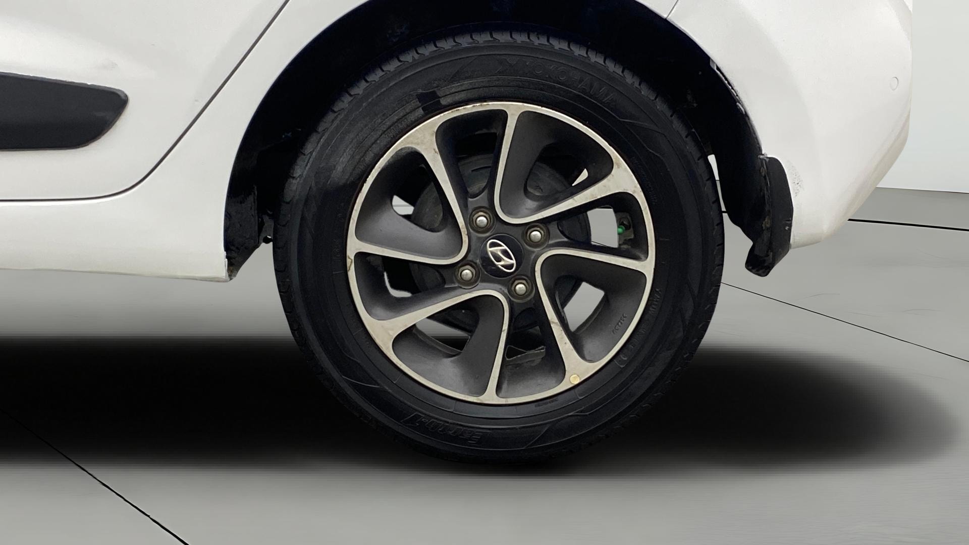 View 2019 Hyundai Grand i10 1.2 Sportz AT Petrol Image 11 Used 2019 Hyundai Grand i10 1.2 Sportz AT Petrol Image 11