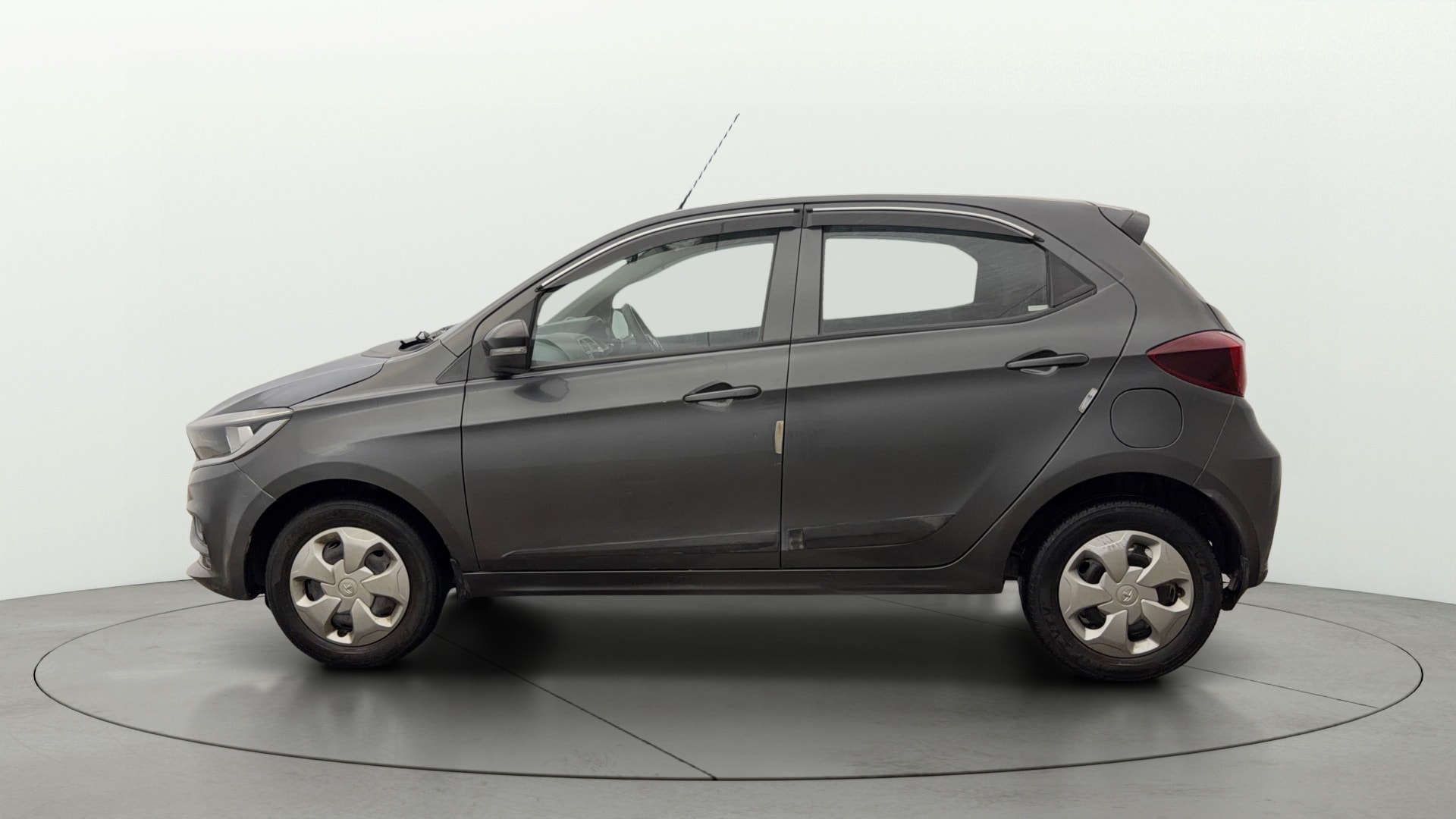 View 2022 Tata Tiago Revotorq XB Image 5 Used 2022 Tata Tiago Revotorq XB Image 5