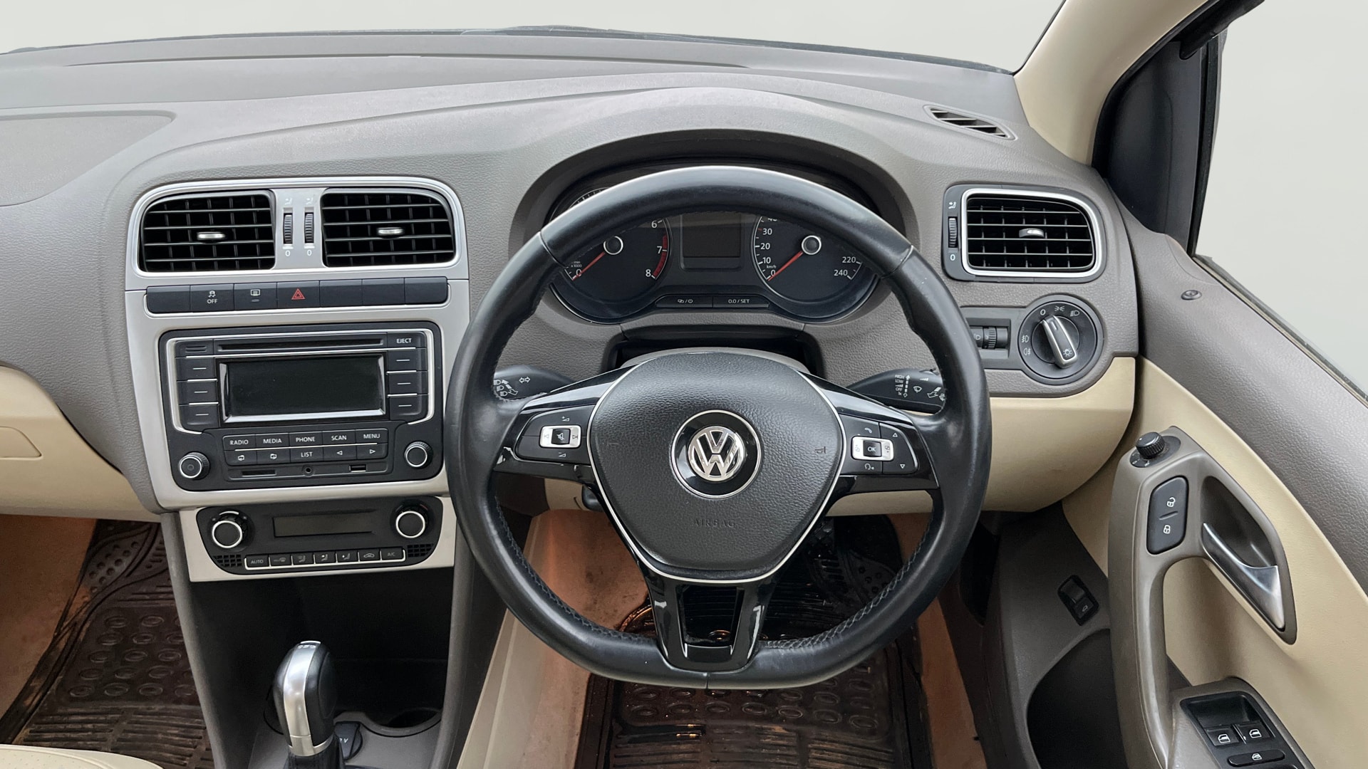 View 2015 Volkswagen Vento DSG Image 20 Used 2015 Volkswagen Vento DSG Image 20