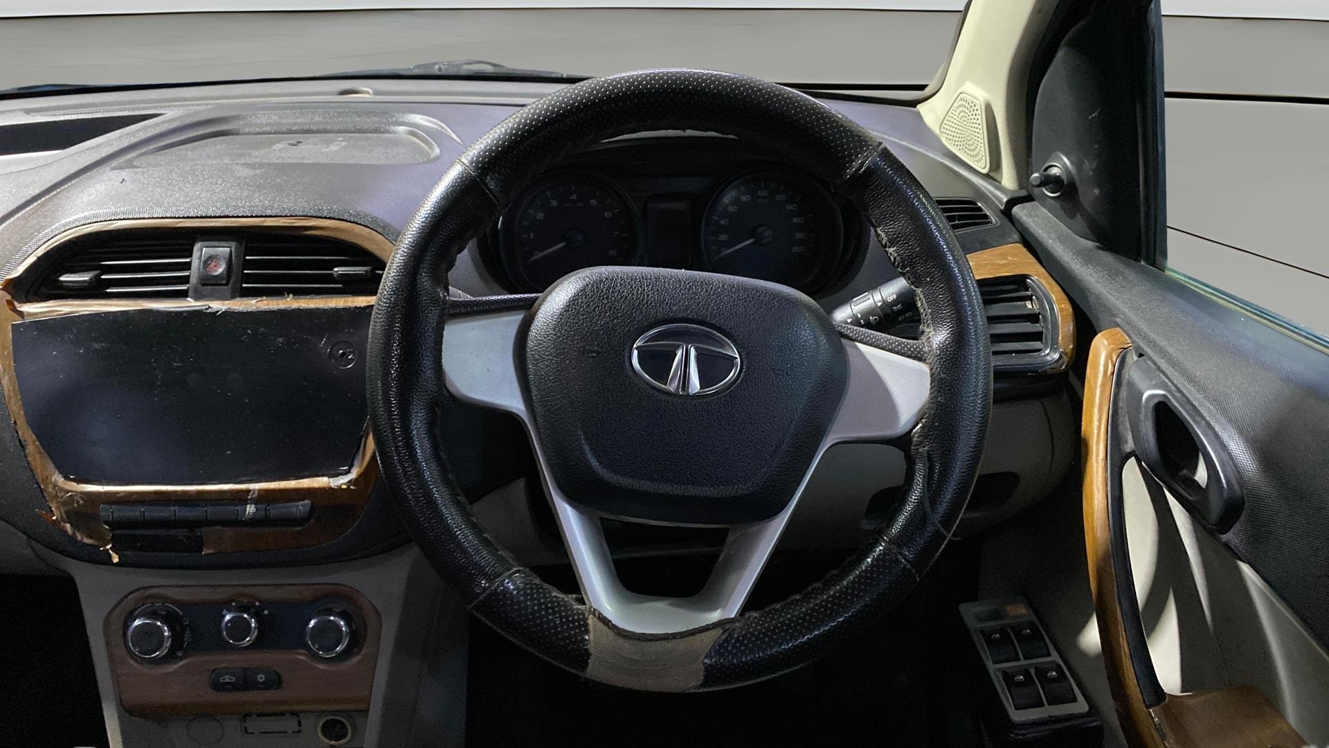 View 2017 Tata Tiago Revotorq XB Image 20 Used 2017 Tata Tiago Revotorq XB Image 20