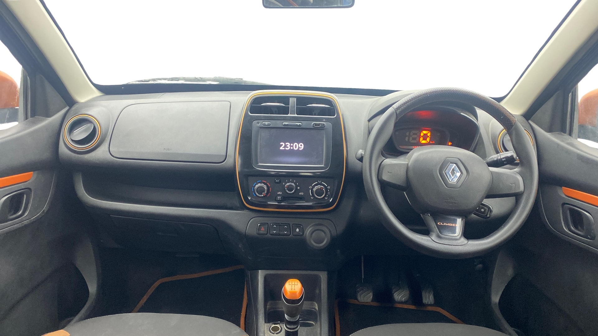 View 2018 Renault Kwid RXT 1.0 Driver Airbag Option Image 15 Used 2018 Renault Kwid RXT 1.0 Driver Airbag Option Image 15