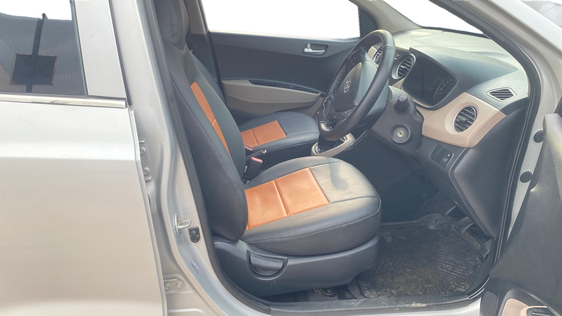 View 2016 Hyundai Grand i10 Sportz 1.2 Kappa Image 25 Used 2016 Hyundai Grand i10 Sportz 1.2 Kappa Image 25