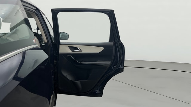 View Mahindra XUV700 Image 6 Used Mahindra XUV700 Image 6