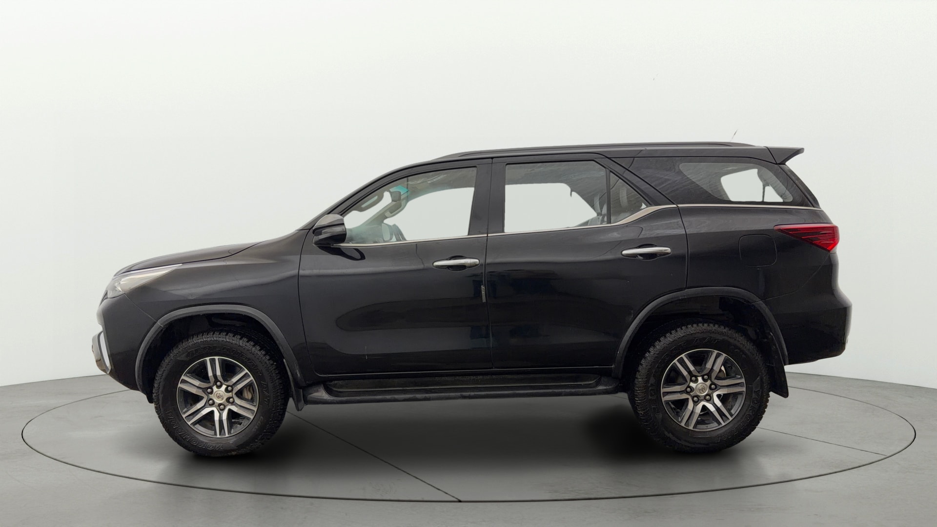 View 2019 Toyota Fortuner 2.7 4X2 AT Image 28 Used 2019 Toyota Fortuner 2.7 4X2 AT Image 28