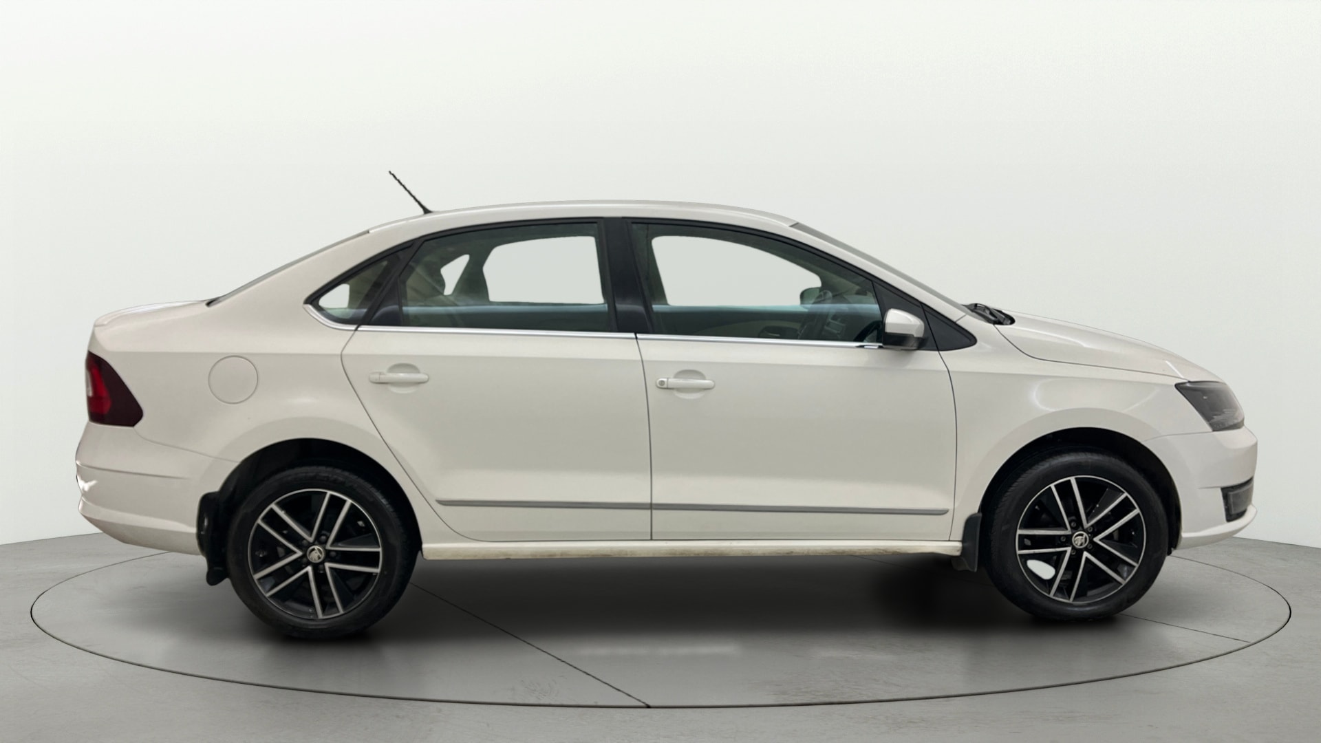 View 2020 Skoda Rapid 1.5 TDI CR Active BS IV Image 8 Used 2020 Skoda Rapid 1.5 TDI CR Active BS IV Image 8